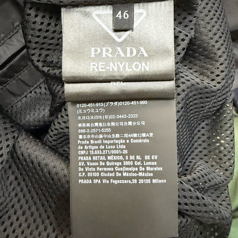 Prada Lightweight Hooded Jacket in Black Size US S / EU 44-46 / 1 - 4 Thumbnail
