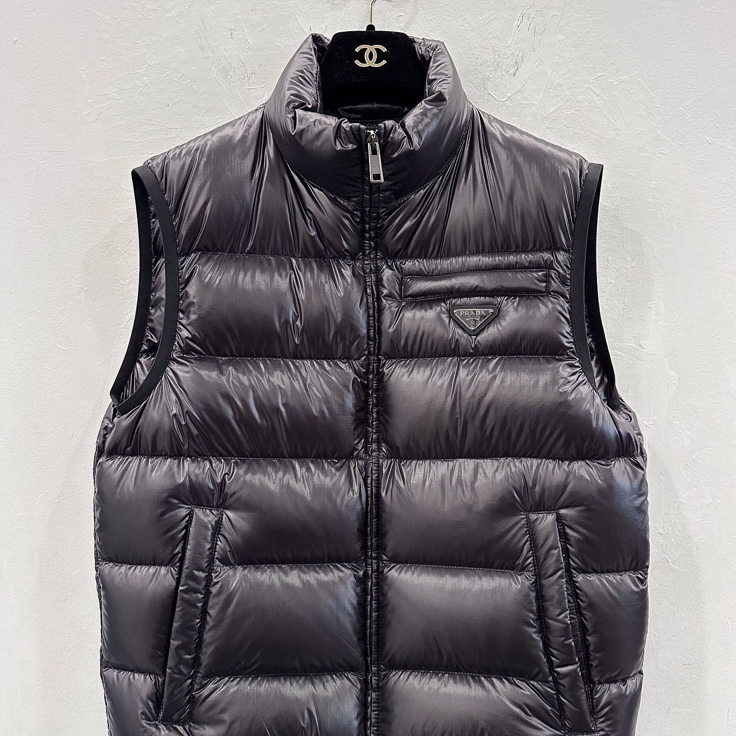 Prada Sleek Black Down Vest with Logo Plaque Size US M / EU 48-50 / 2 - 7 Thumbnail
