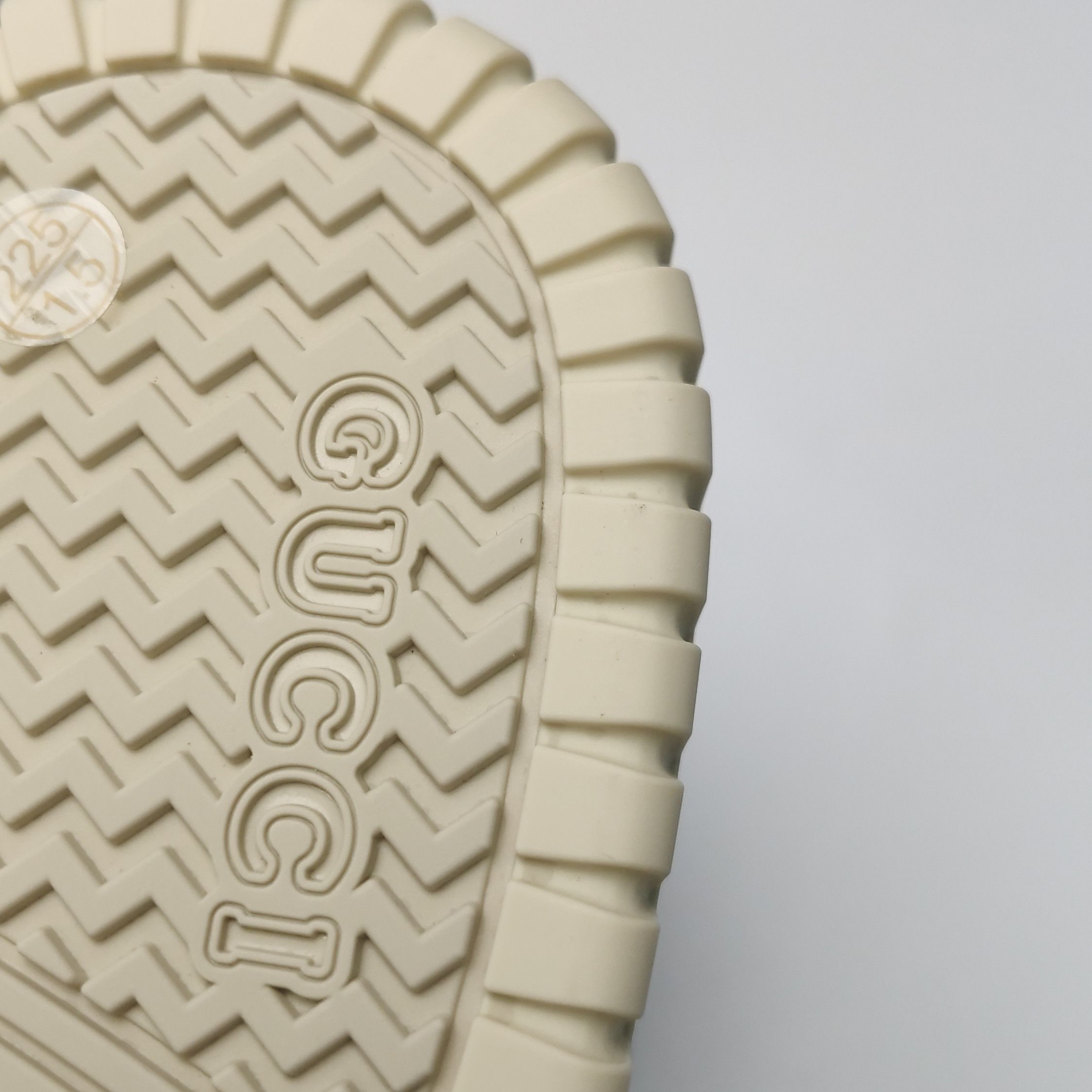 Gucci Gucci Women 5 Lowtop Sneakers Size US 5 / IT 35 - 9 Thumbnail
