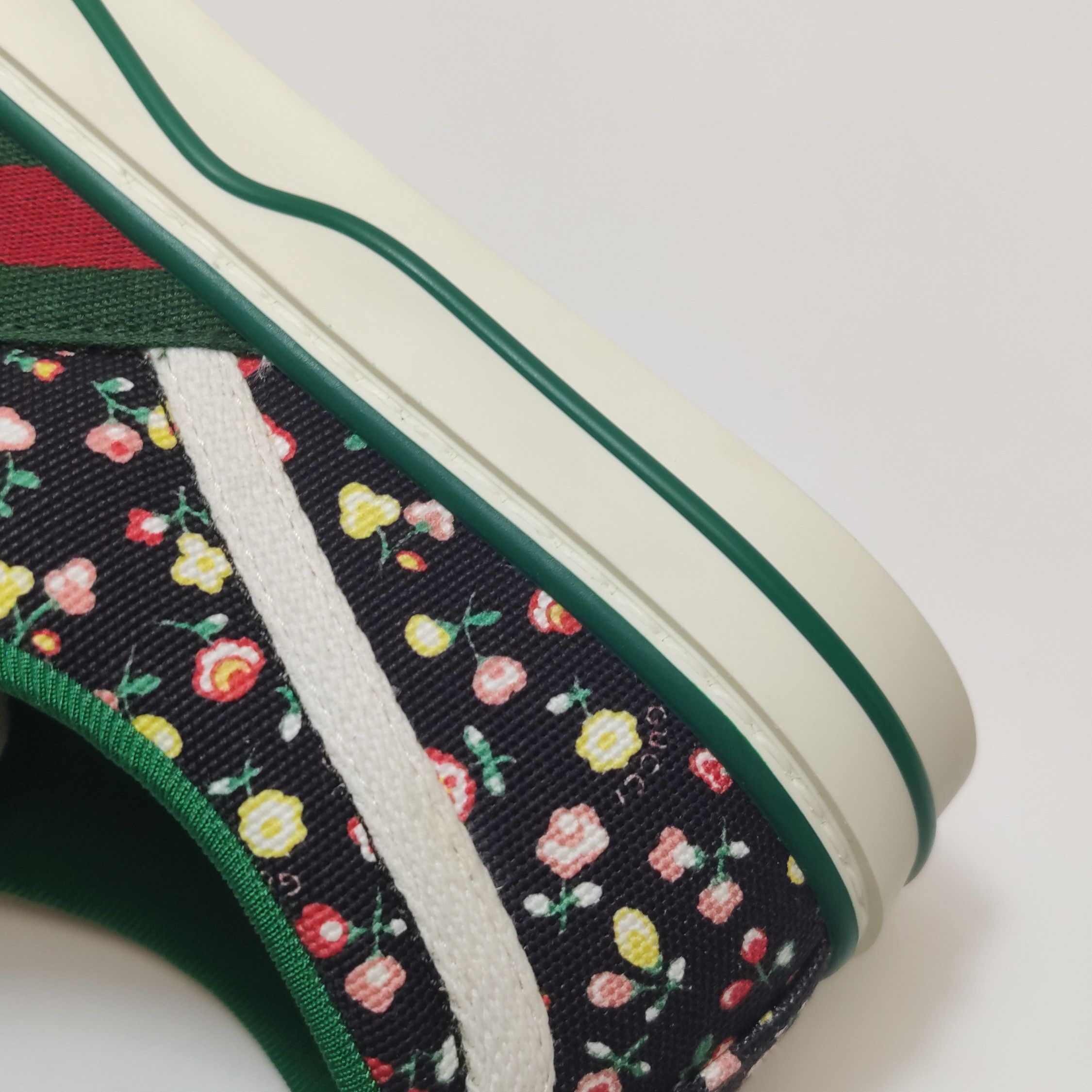 Gucci Gucci Women 7 Lowtop Sneakers Size US 7 / IT 37 - 7 Thumbnail