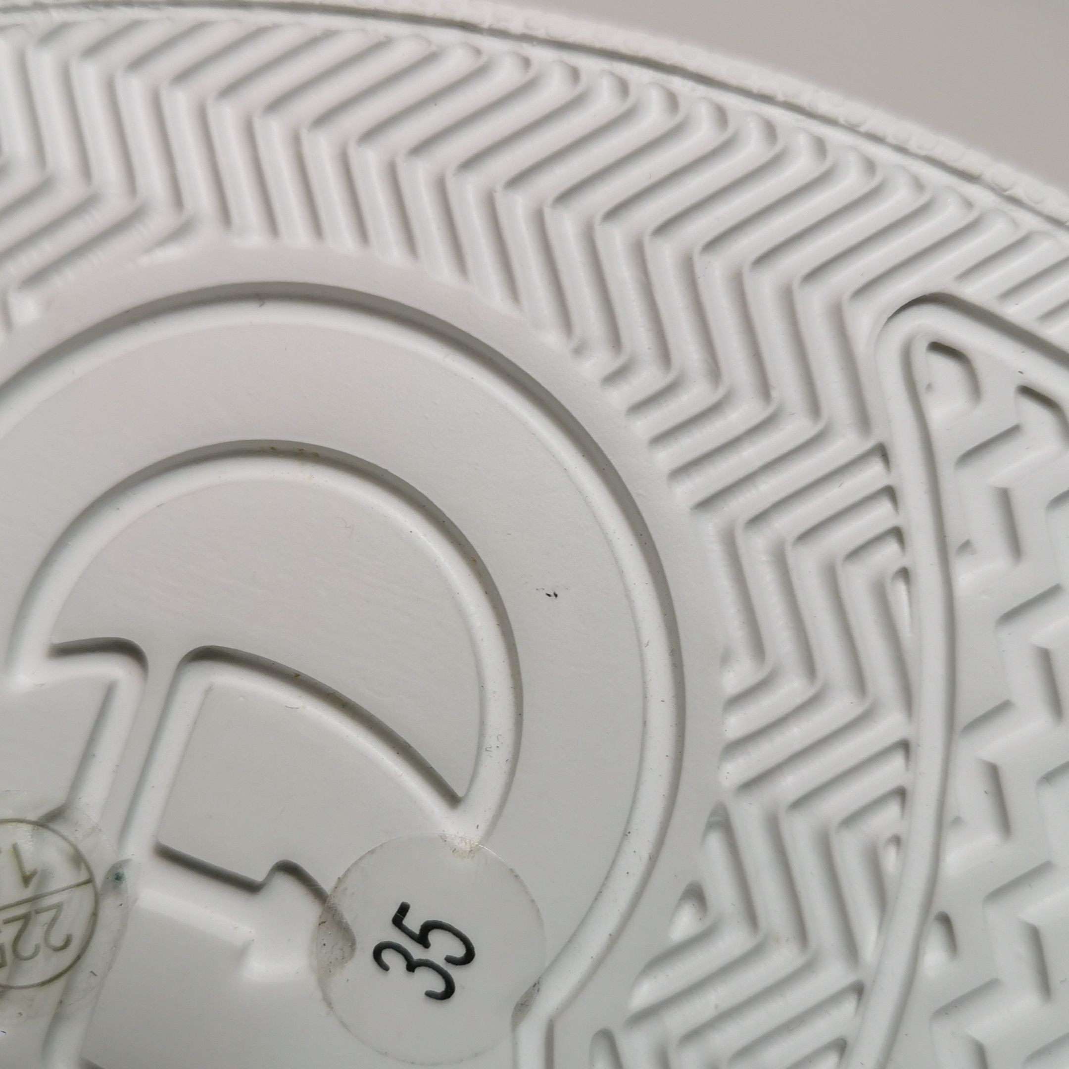 Gucci Gucci Women 5 Lowtop Sneakers Size US 5 / IT 35 - 7 Thumbnail
