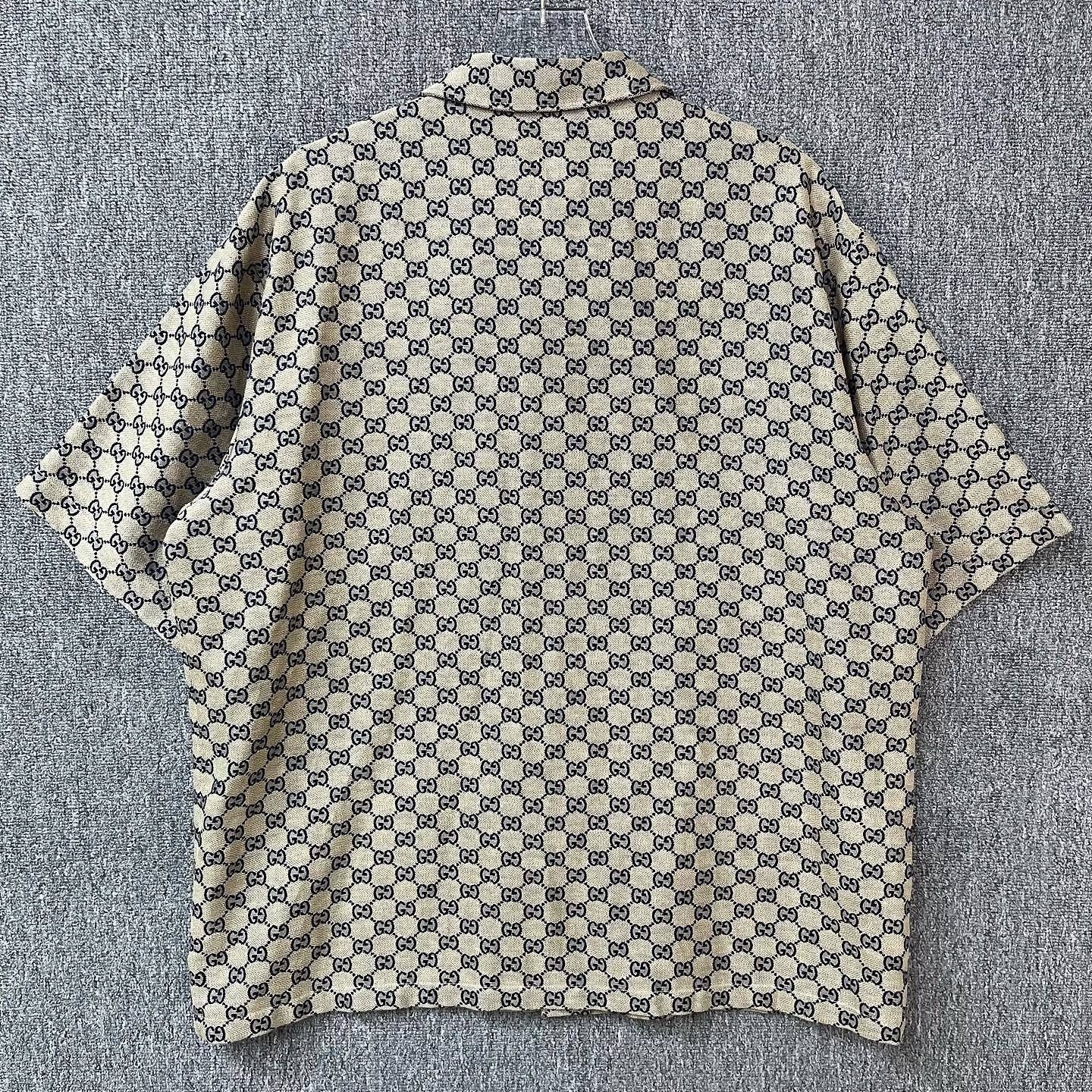 Gucci Logo Print Short Sleeve Shirt in Beige Size US L / EU 52-54 / 3 - 2 Thumbnail