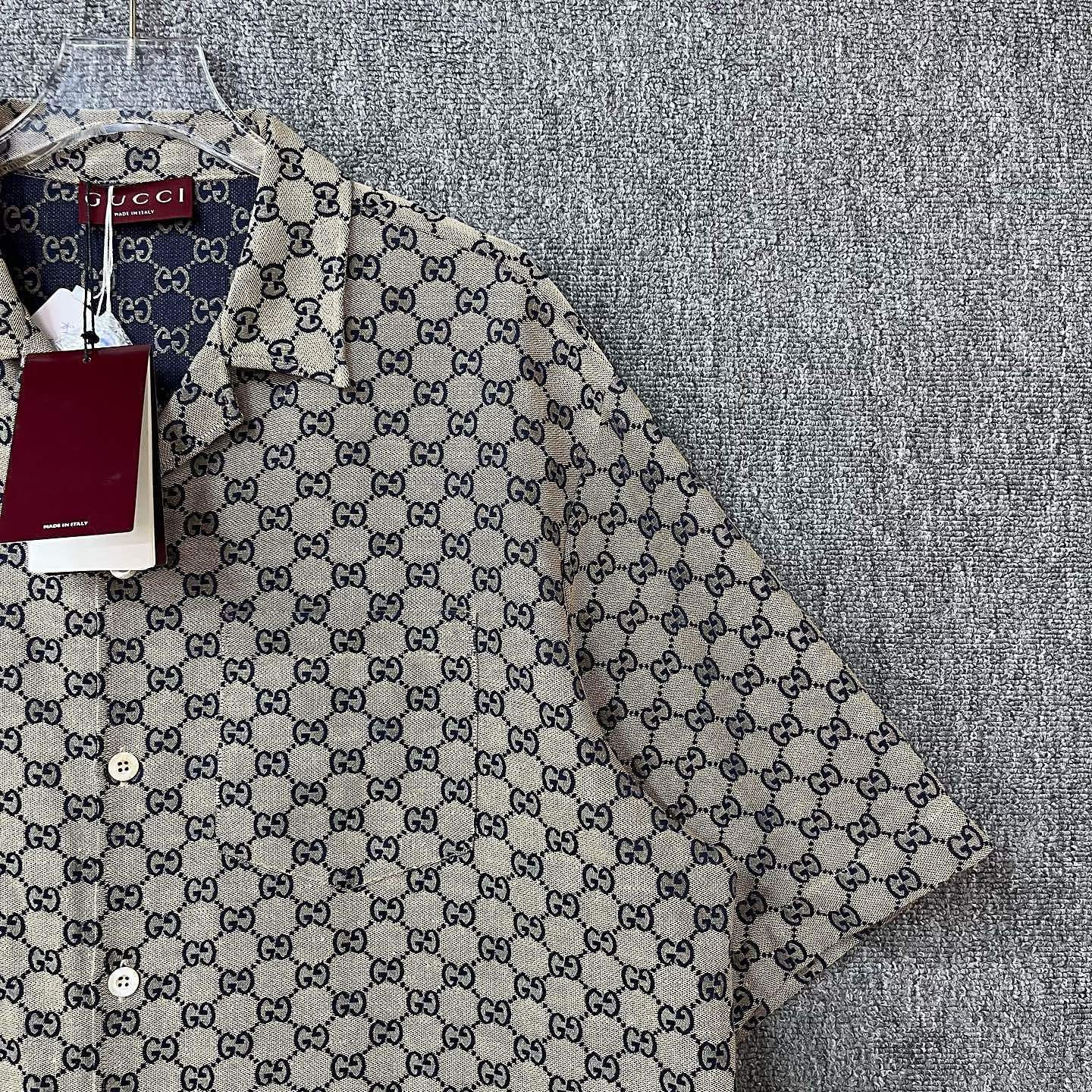 Gucci Logo Print Short Sleeve Shirt in Beige Size US L / EU 52-54 / 3 - 6 Thumbnail