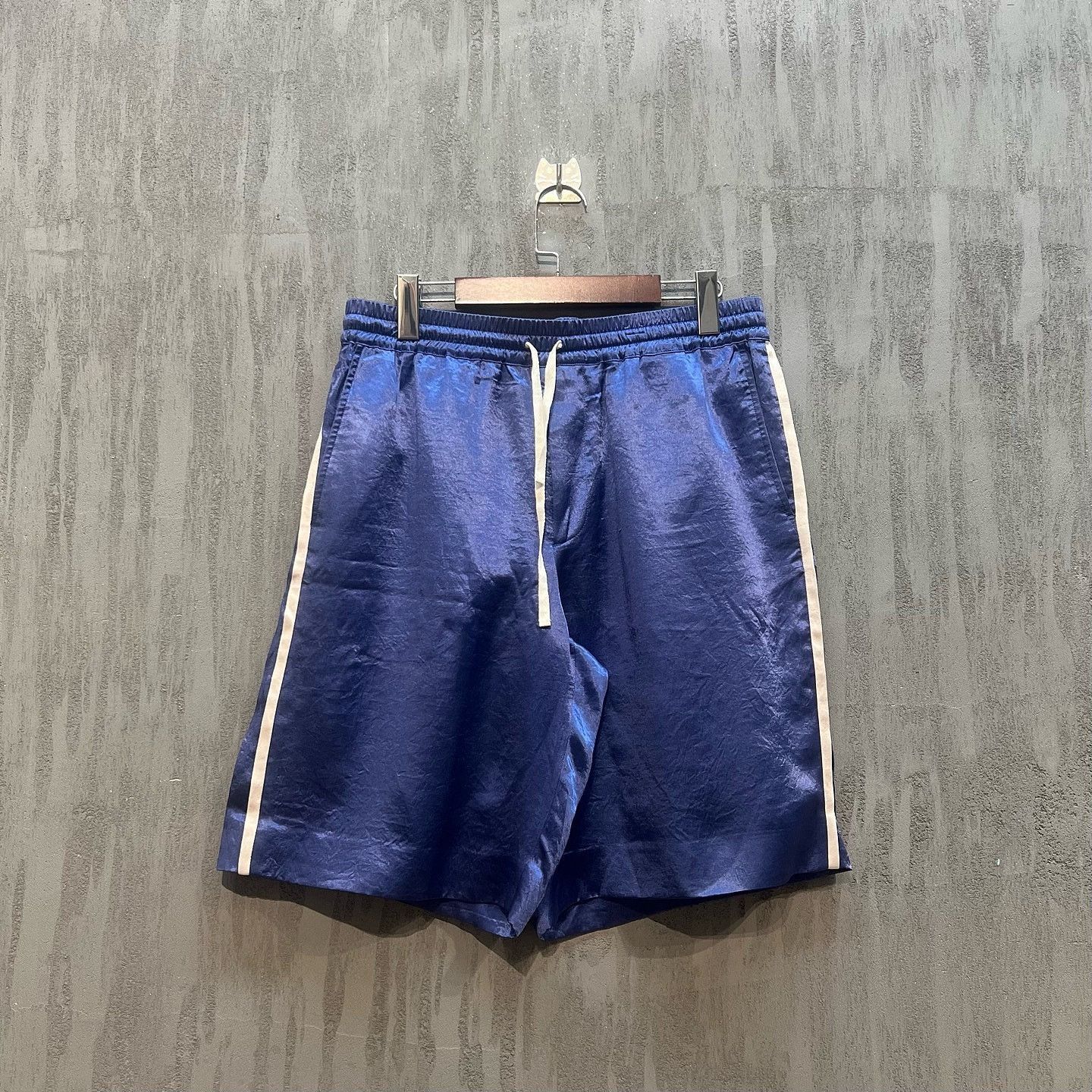 Gucci Satin Stripe Blue Shorts in Size 34 Size US 34 / EU 50 - 9 Thumbnail