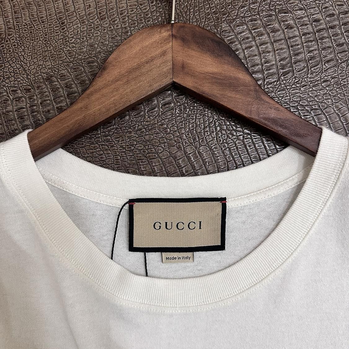 Gucci Logo Stripe T-Shirt in White, Size M Size US M / EU 48-50 / 2 - 5 Thumbnail