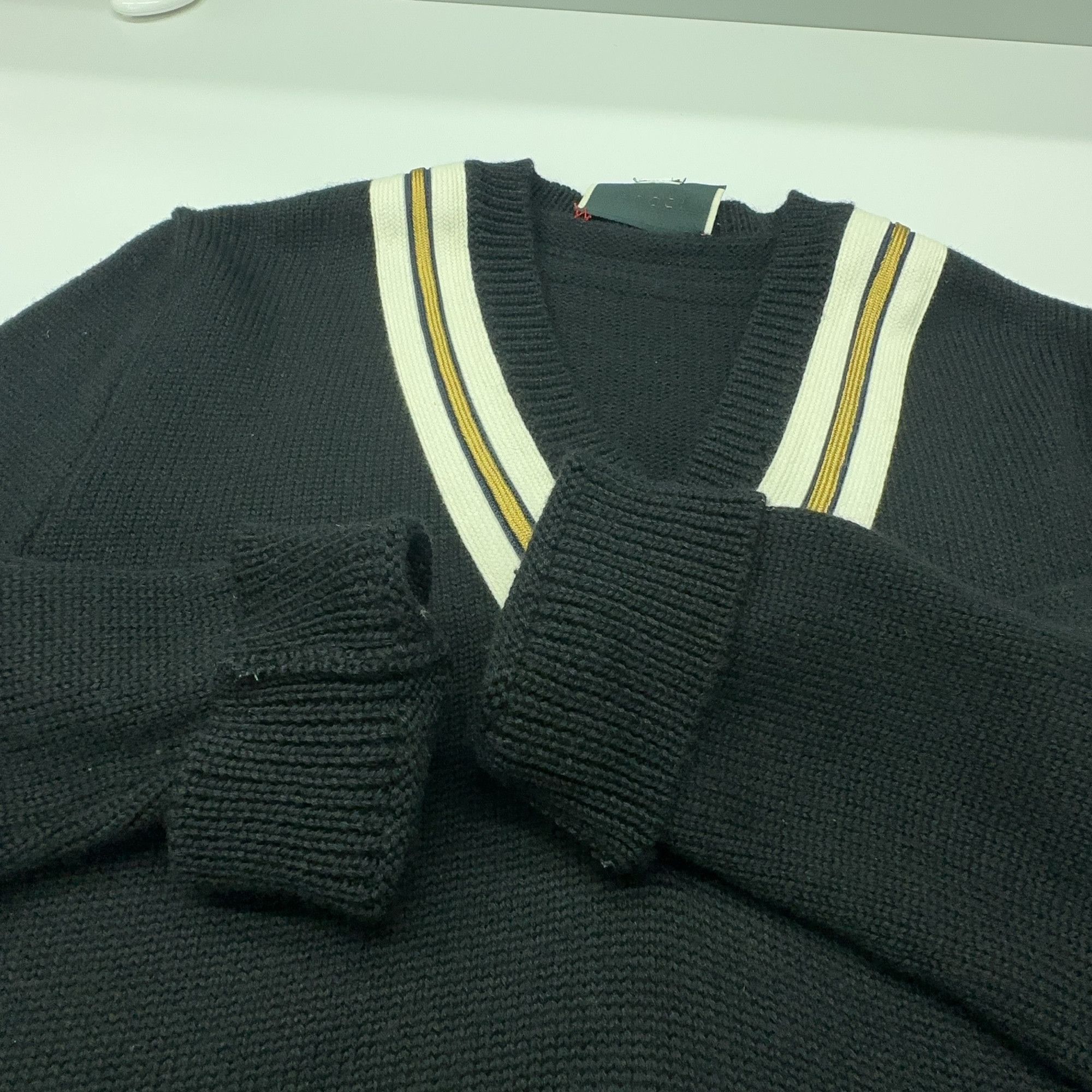 Gucci Black V-Neck Sweater with Bee Embroidery Size US L / EU 52-54 / 3 - 10 Thumbnail