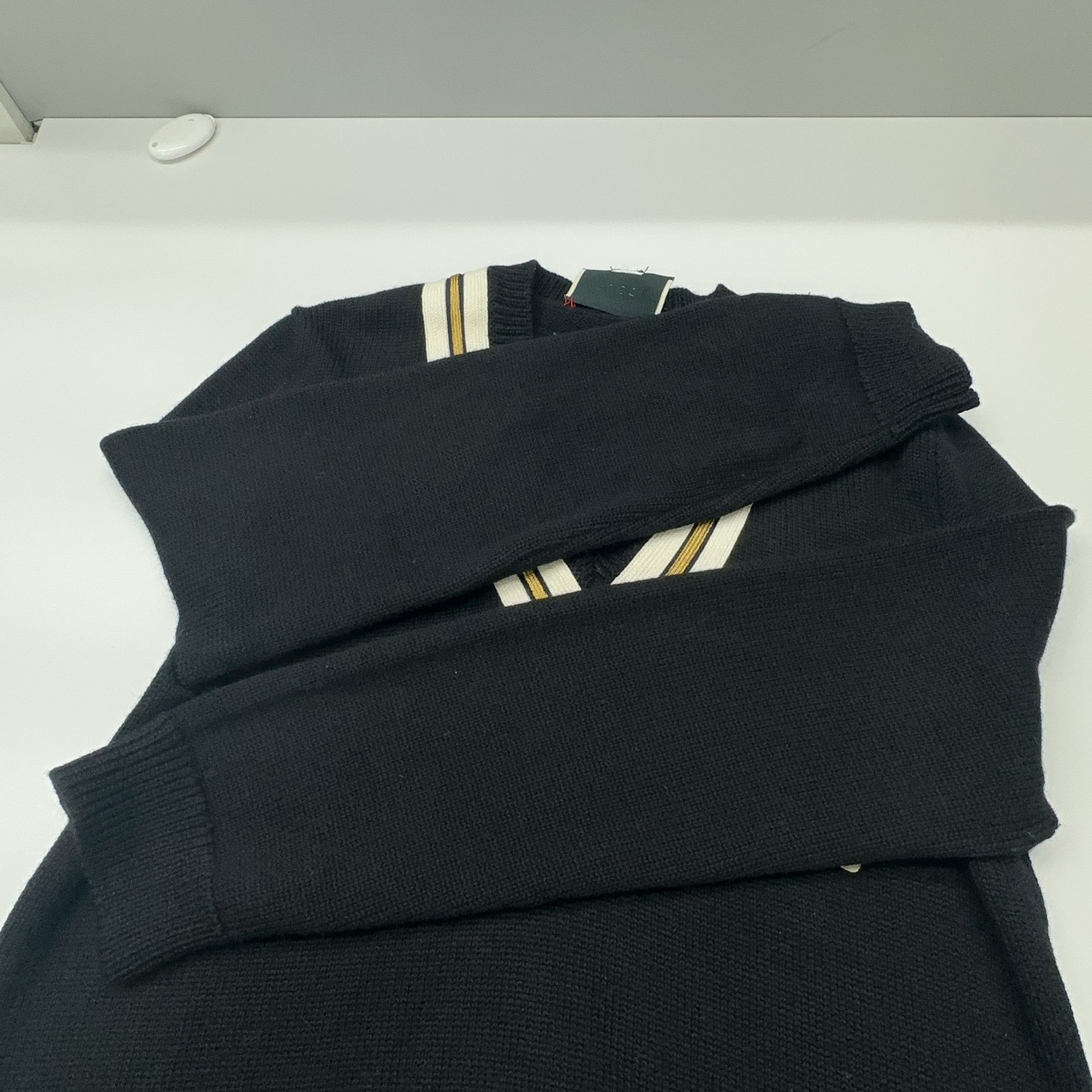 Gucci Black V-Neck Sweater with Bee Embroidery Size US L / EU 52-54 / 3 - 9 Thumbnail