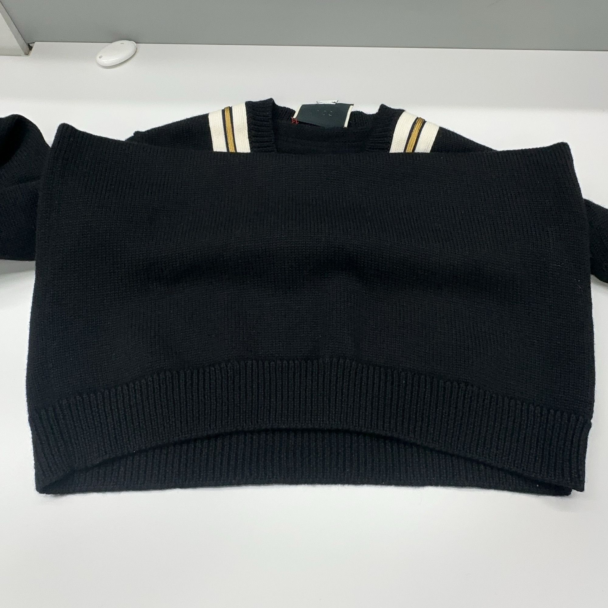 Gucci Black V-Neck Sweater with Bee Embroidery Size US L / EU 52-54 / 3 - 7 Thumbnail