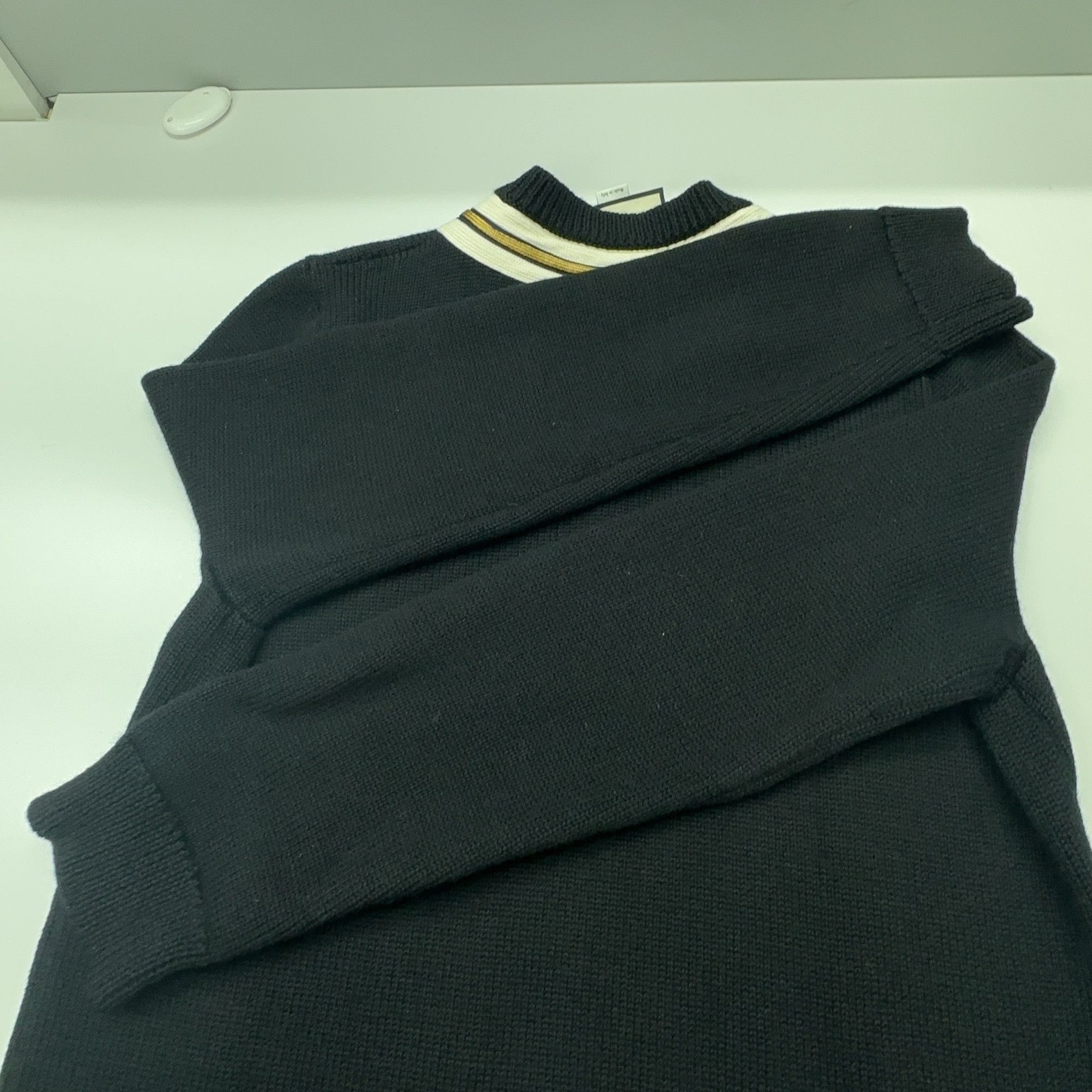 Gucci Black V-Neck Sweater with Bee Embroidery Size US L / EU 52-54 / 3 - 11 Thumbnail