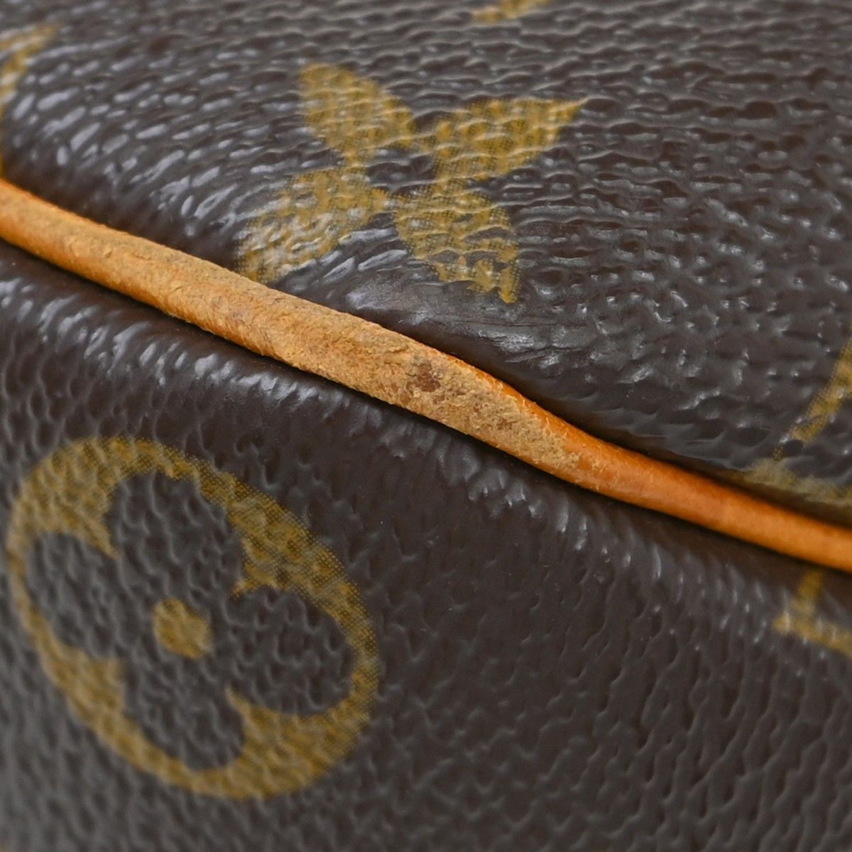 Louis Vuitton Louis Vuitton Blois Handbag Monogram Canvas Size ONE SIZE - 8 Thumbnail
