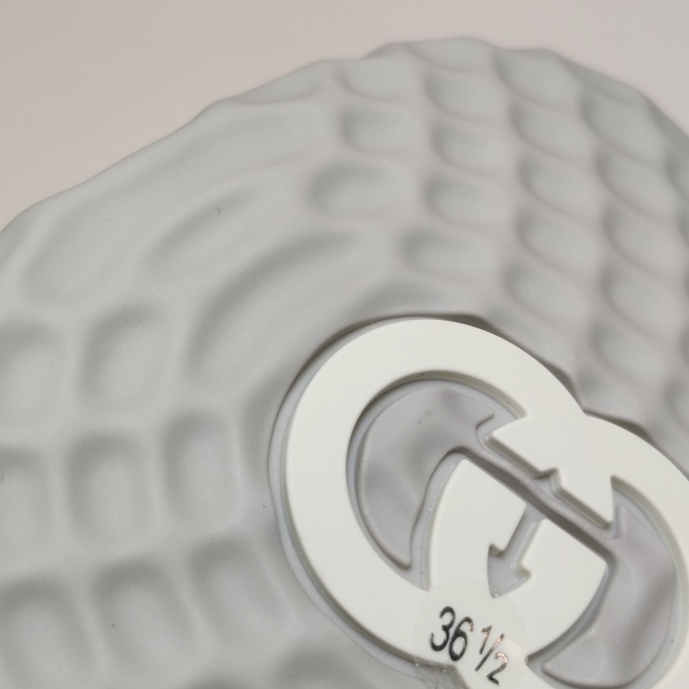 Gucci Gucci Women 6-5 Lowtop Sneakers Size US 6.5 / IT 36.5 - 8 Thumbnail