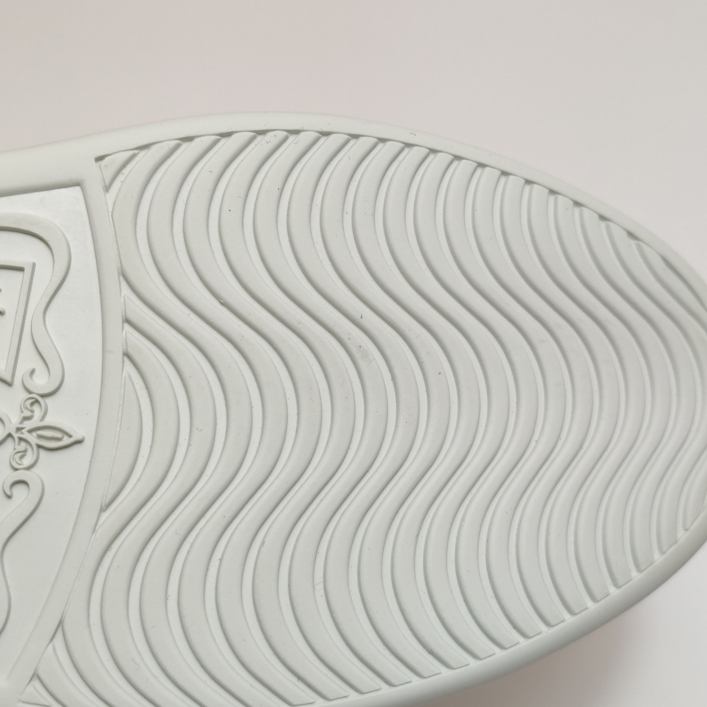Gucci Gucci Women 7-5 Lowtop Sneakers Size US 7.5 / IT 37.5 - 9 Thumbnail