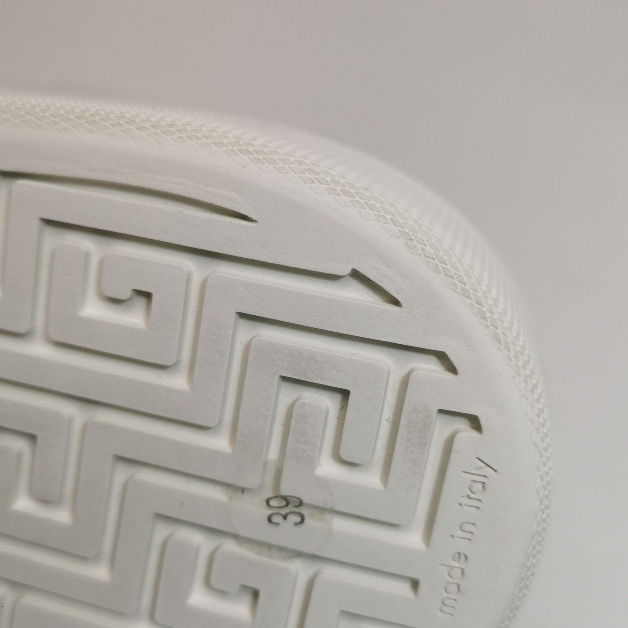 Gucci Gucci Women 9 Lowtop Sneakers Size US 9 / IT 39 - 9 Thumbnail