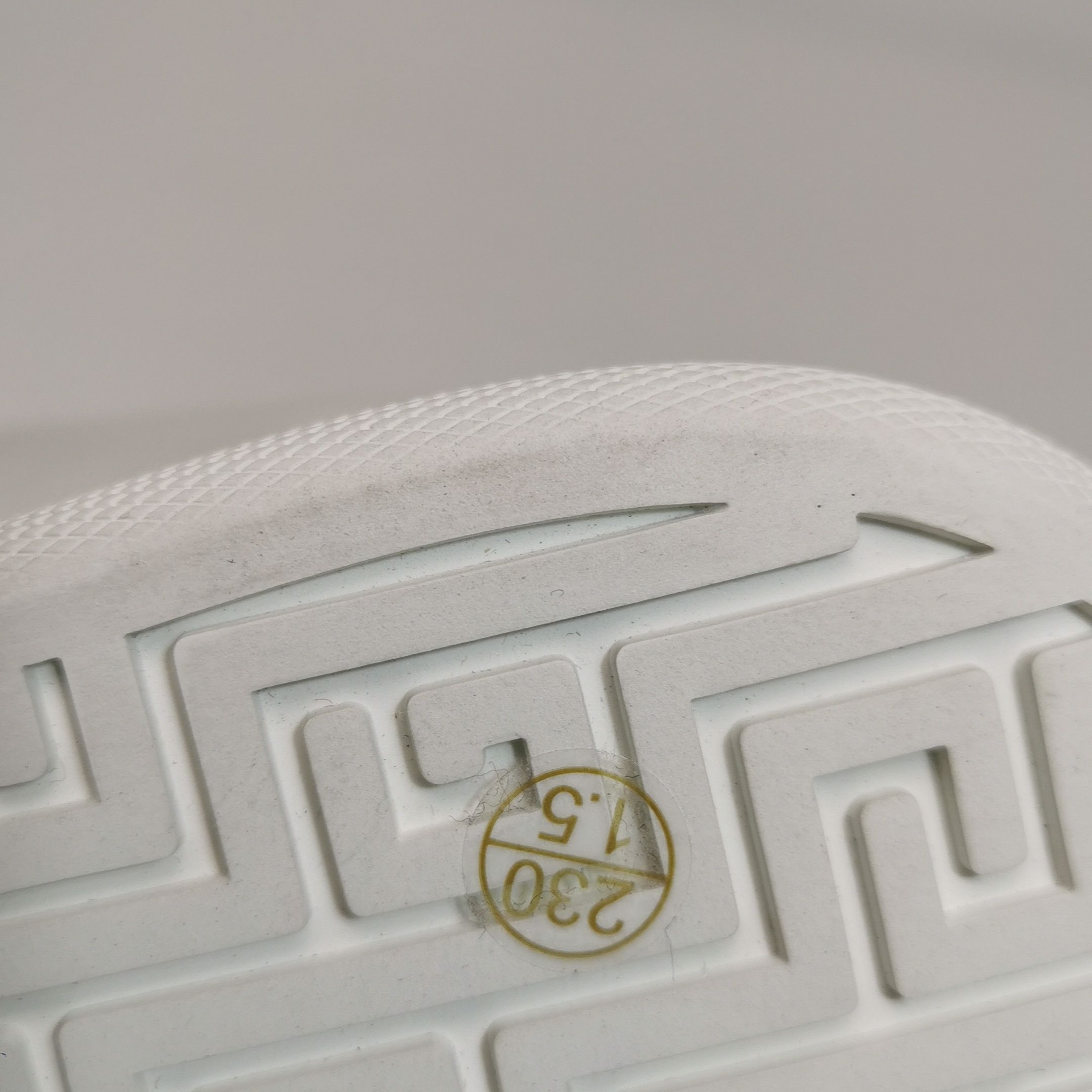 Gucci Gucci Women 6-5 Lowtop Sneakers Size US 6.5 / IT 36.5 - 8 Thumbnail