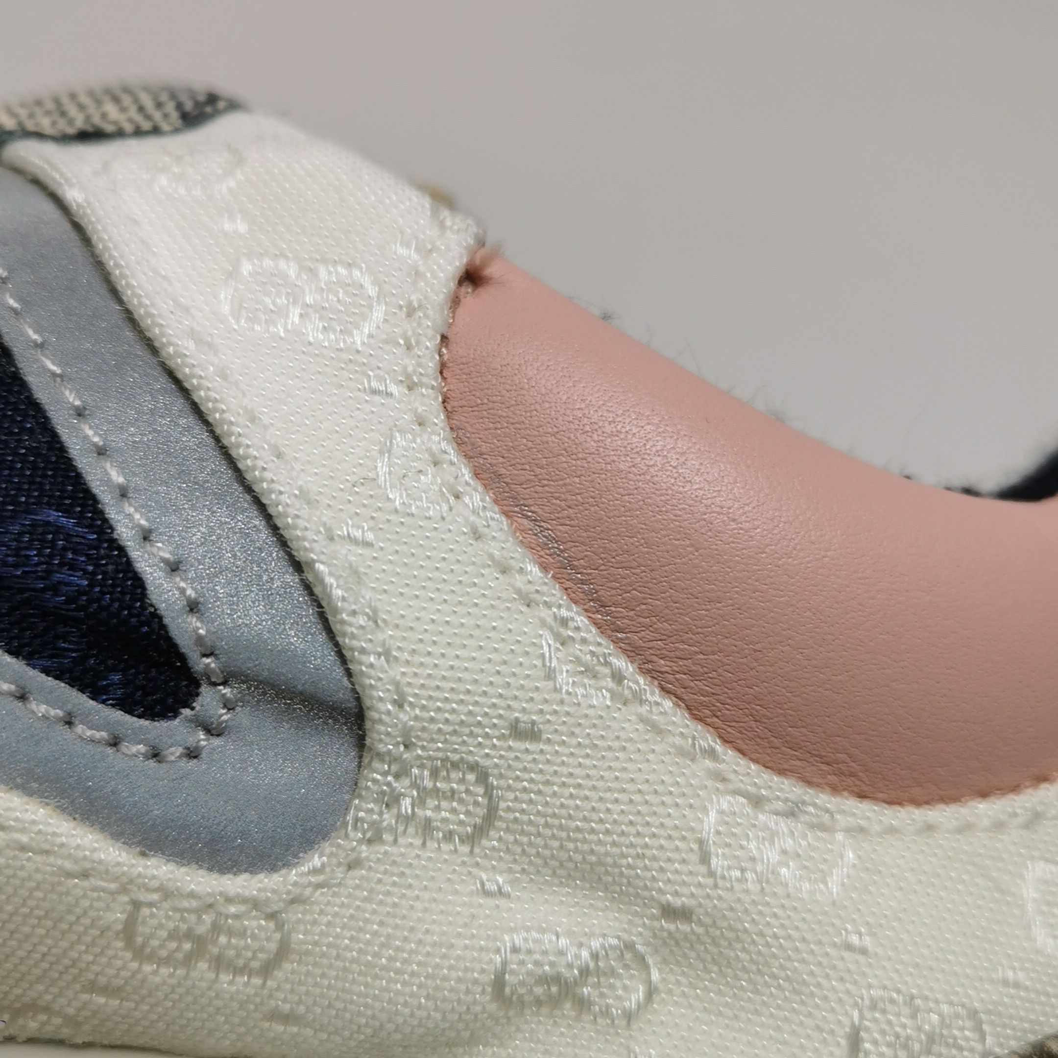 Gucci Gucci Women 5 Lowtop Sneakers Size US 5 / IT 35 - 7 Thumbnail