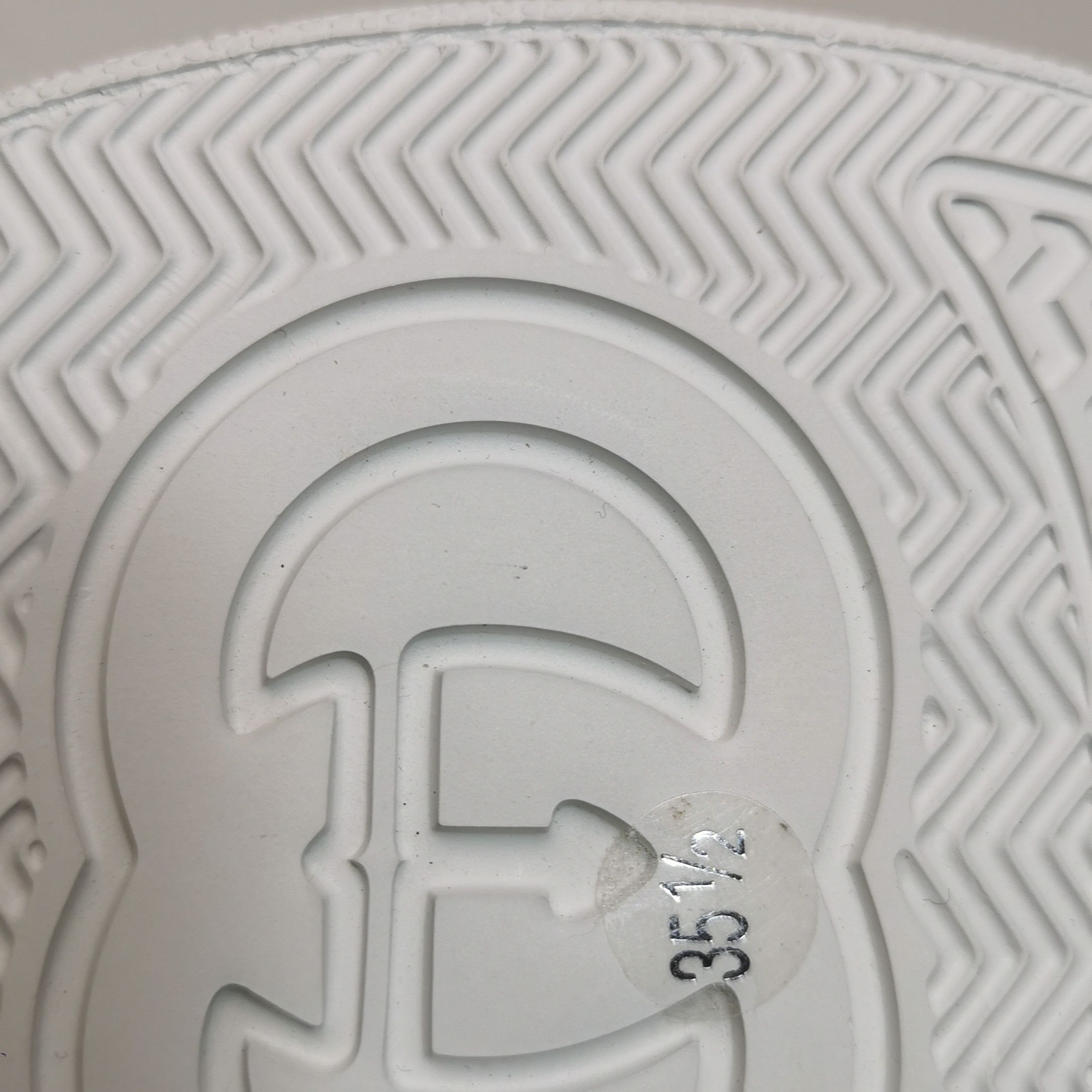 Gucci Gucci Women 5-5 Lowtop Sneakers Size US 5.5 / IT 35.5 - 7 Thumbnail