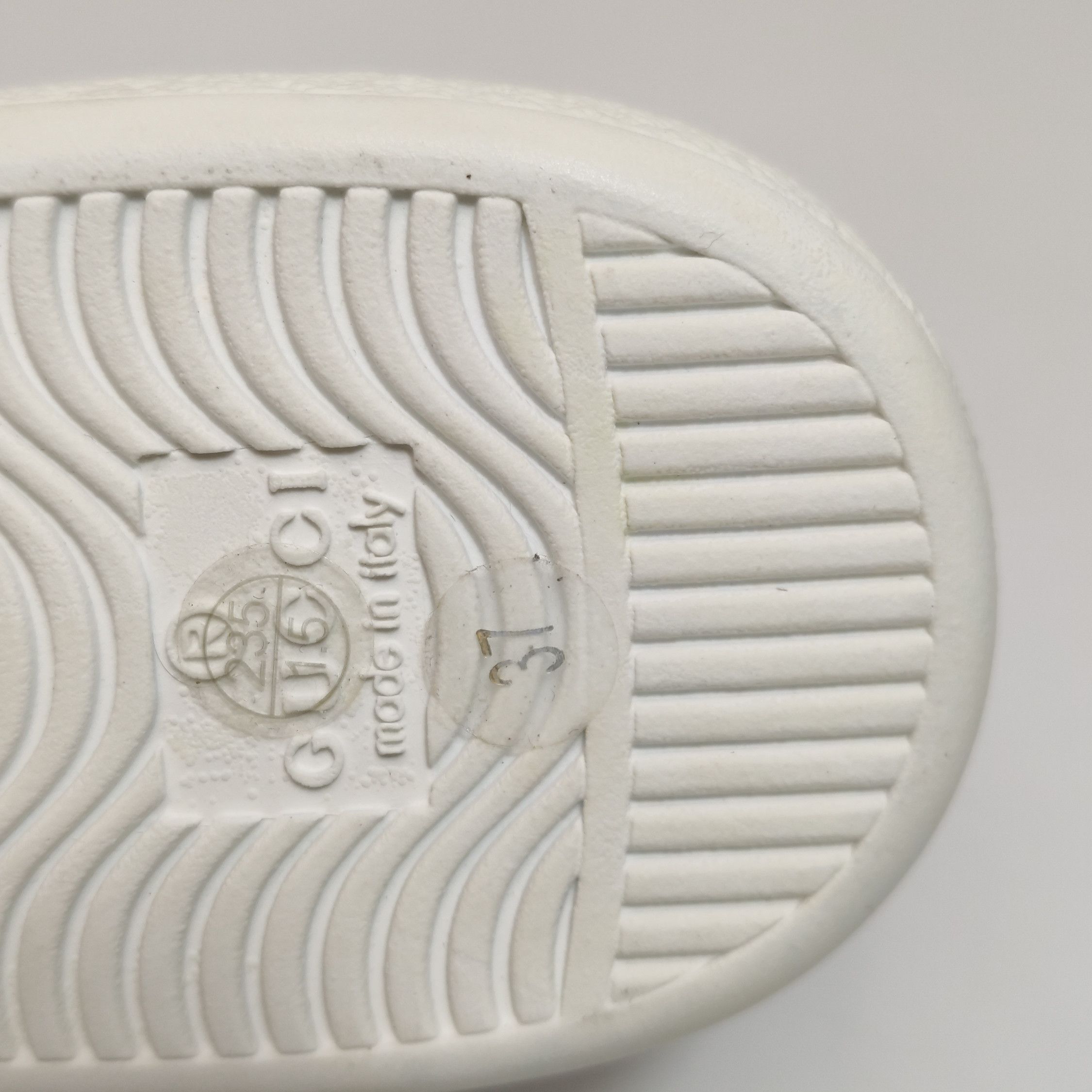 Gucci Gucci Women 7 Lowtop Sneakers Size US 7 / IT 37 - 8 Thumbnail