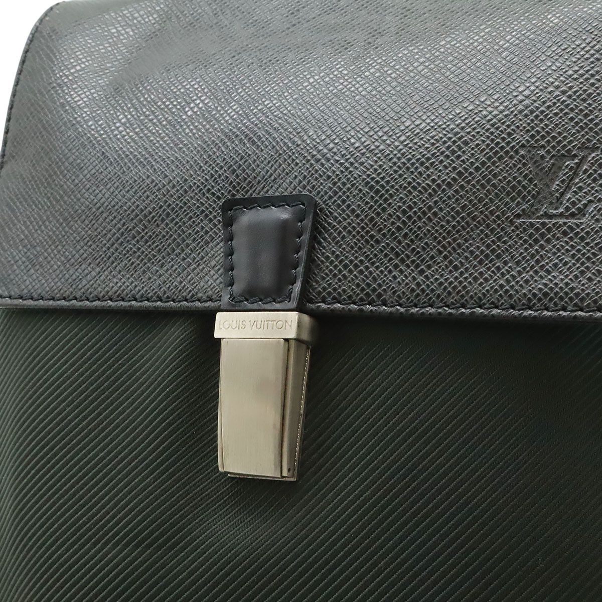 Louis Vuitton Louis Vuitton Louis Vuitton Taiga Shoulder Bag Textile Shoulder Bag M30892 DUTY FREE for USA Size ONE SIZE - 8 Thumbnail