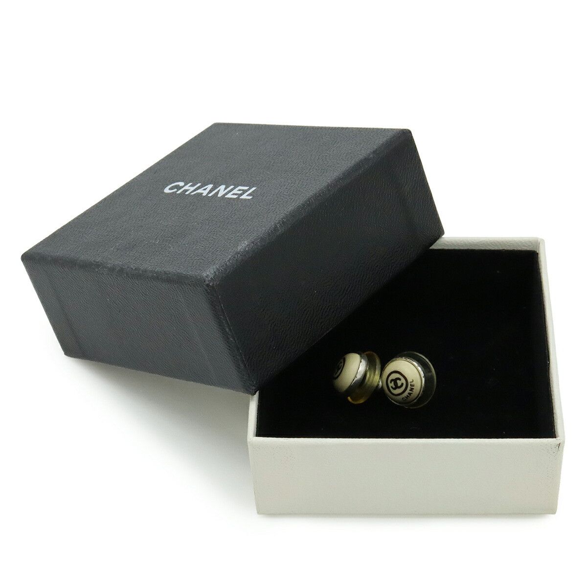 Chanel Chanel Chanel Round Earrings Plastic / Synthetic Earrings DUTY FREE for USA Size ONE SIZE - 6 Thumbnail