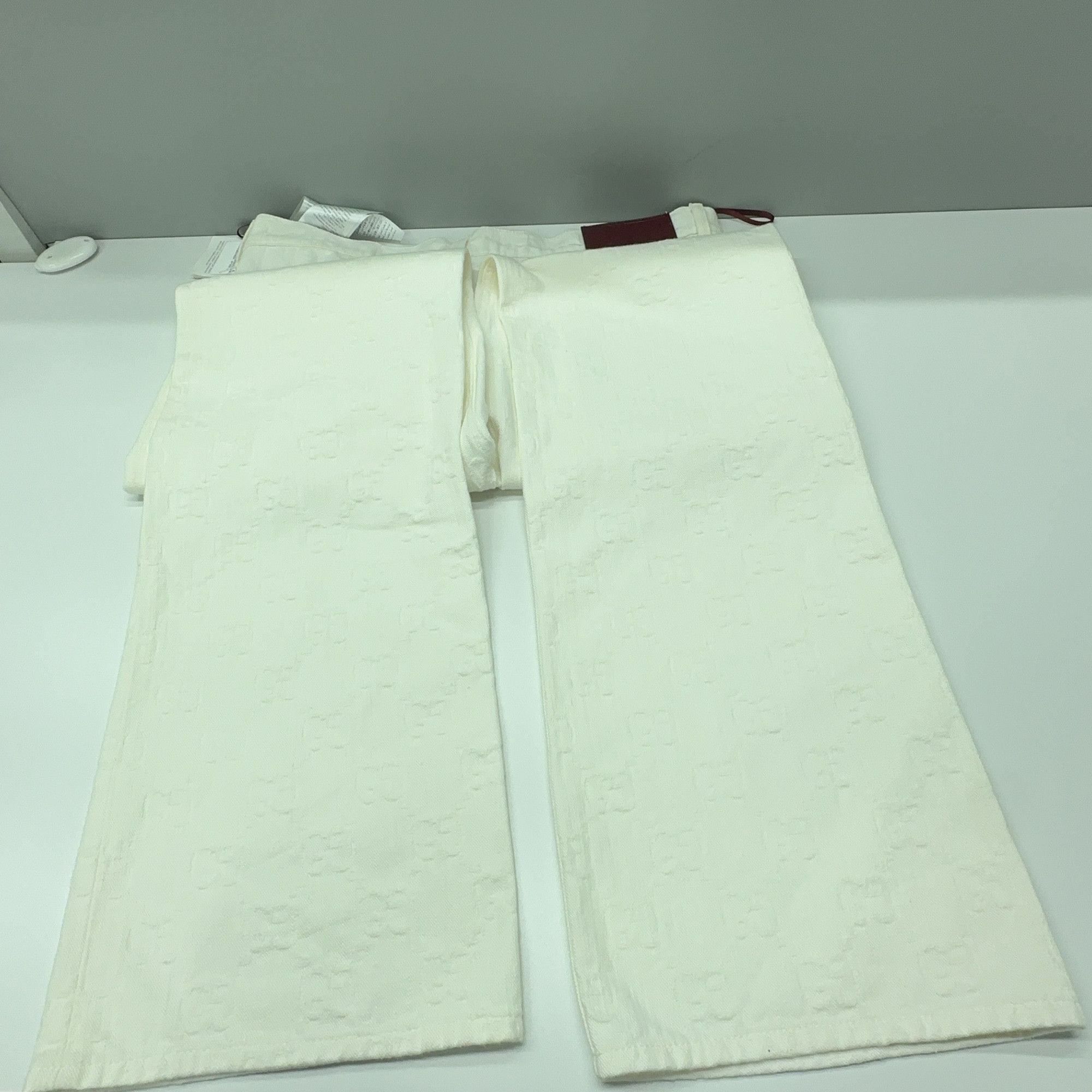 Gucci Embossed White Denim Jeans in Size 34 Size US 34 / EU 50 - 12 Thumbnail