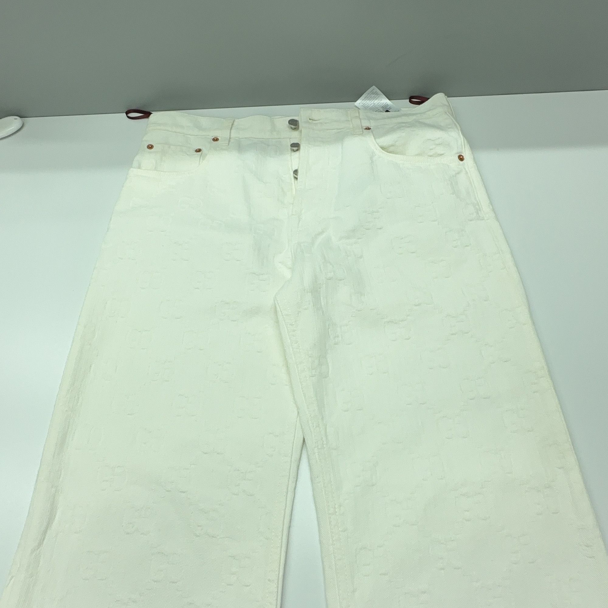Gucci Embossed White Denim Jeans in Size 34 Size US 34 / EU 50 - 8 Thumbnail