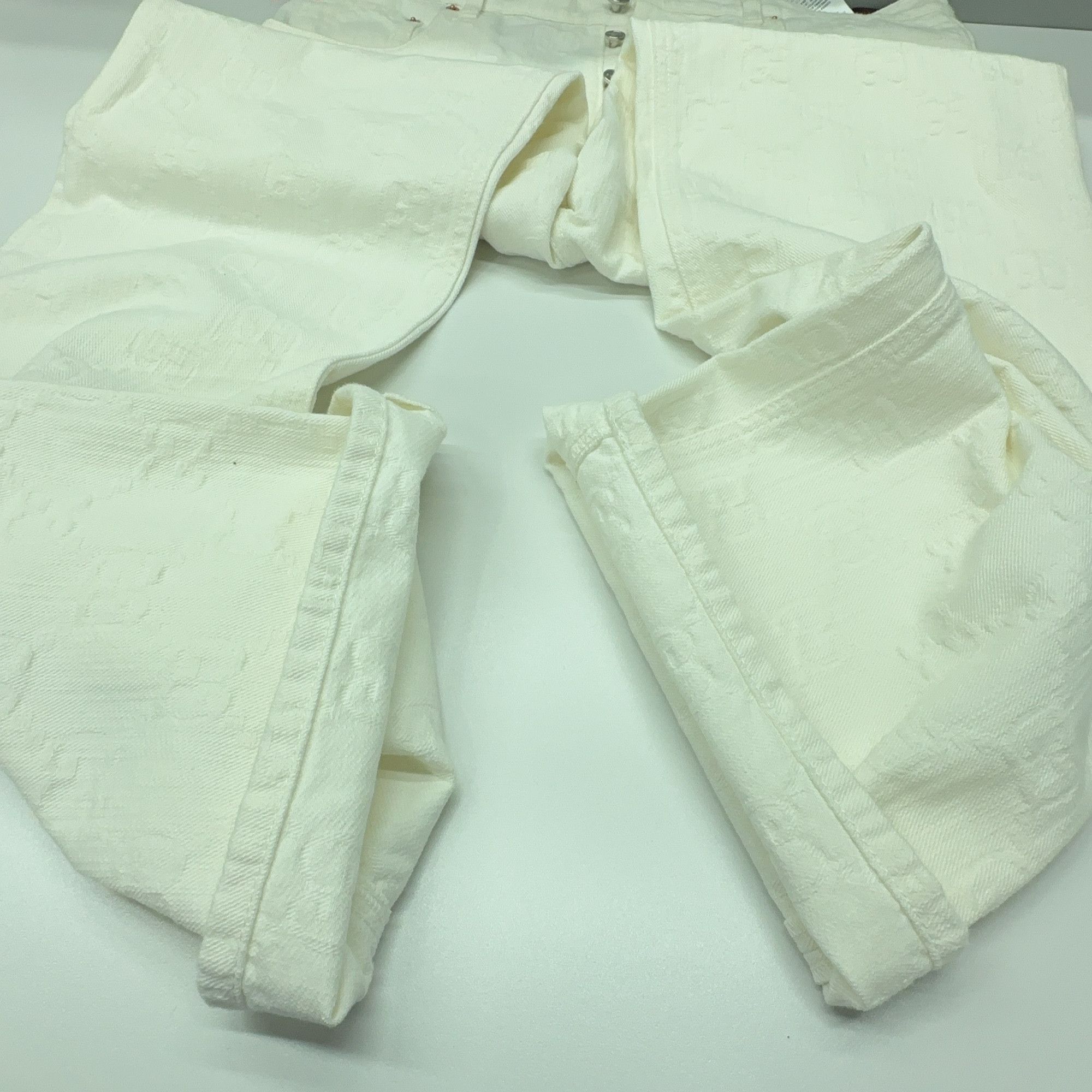 Gucci Embossed White Denim Jeans in Size 34 Size US 34 / EU 50 - 10 Thumbnail