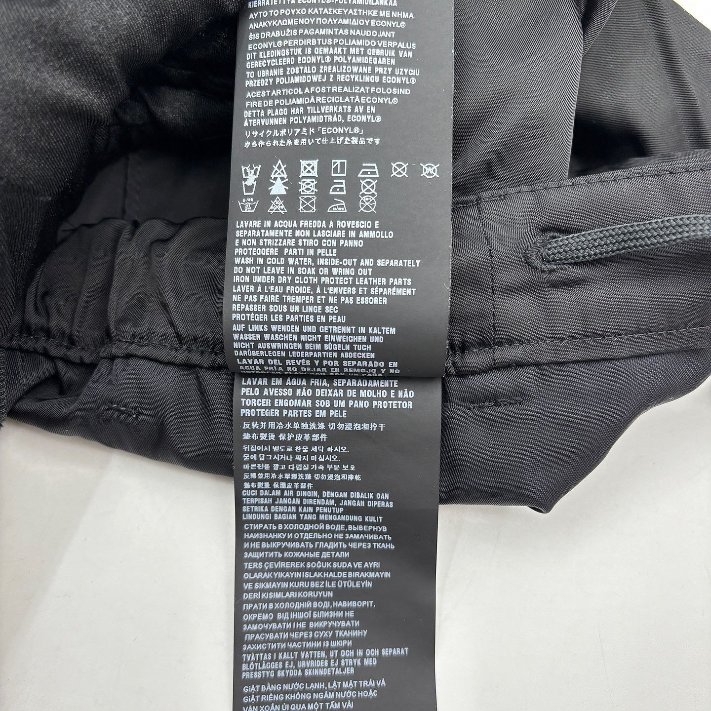 Prada Cargo Shorts in Black Size US 38 / EU 54 - 14 Thumbnail