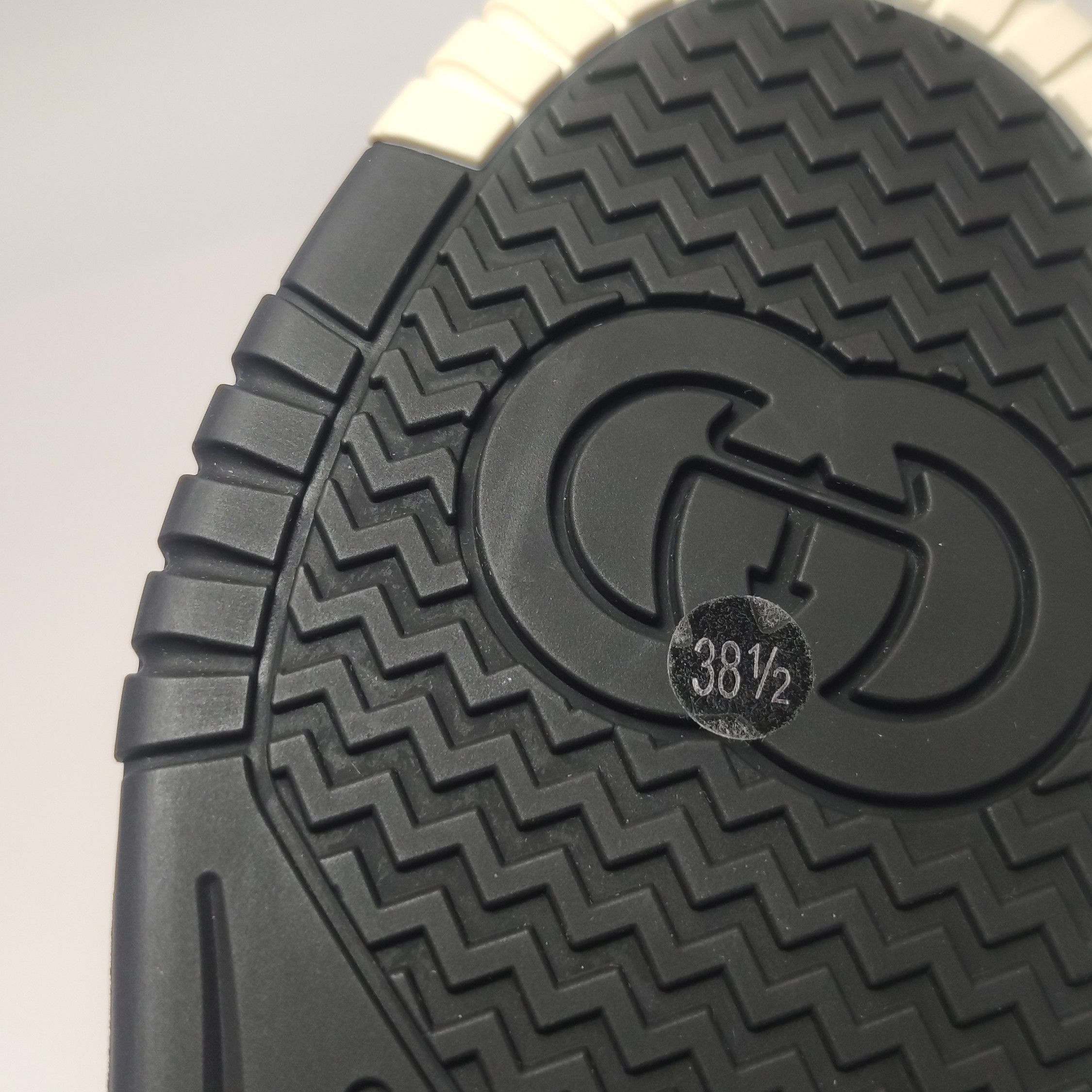 Gucci Gucci Women 8-5 Lowtop Sneakers Size US 8.5 / IT 38.5 - 9 Thumbnail