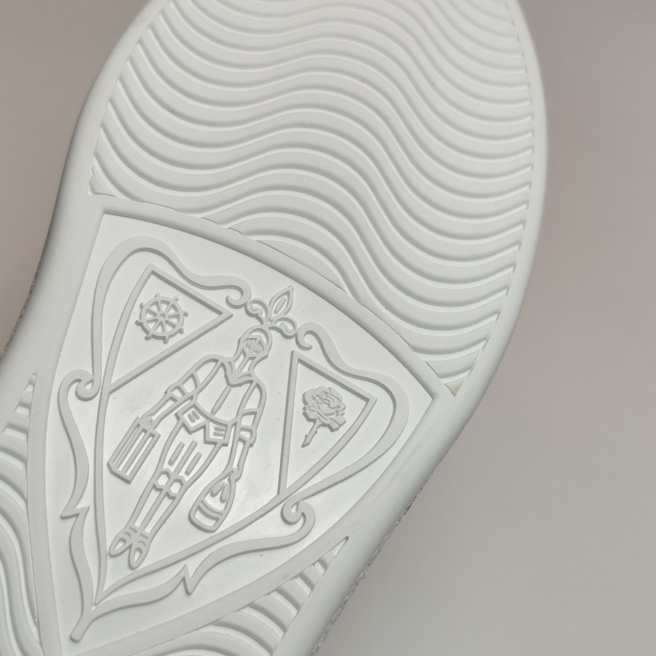 Gucci Gucci Women 7-5 Lowtop Sneakers Size US 7.5 / IT 37.5 - 8 Thumbnail