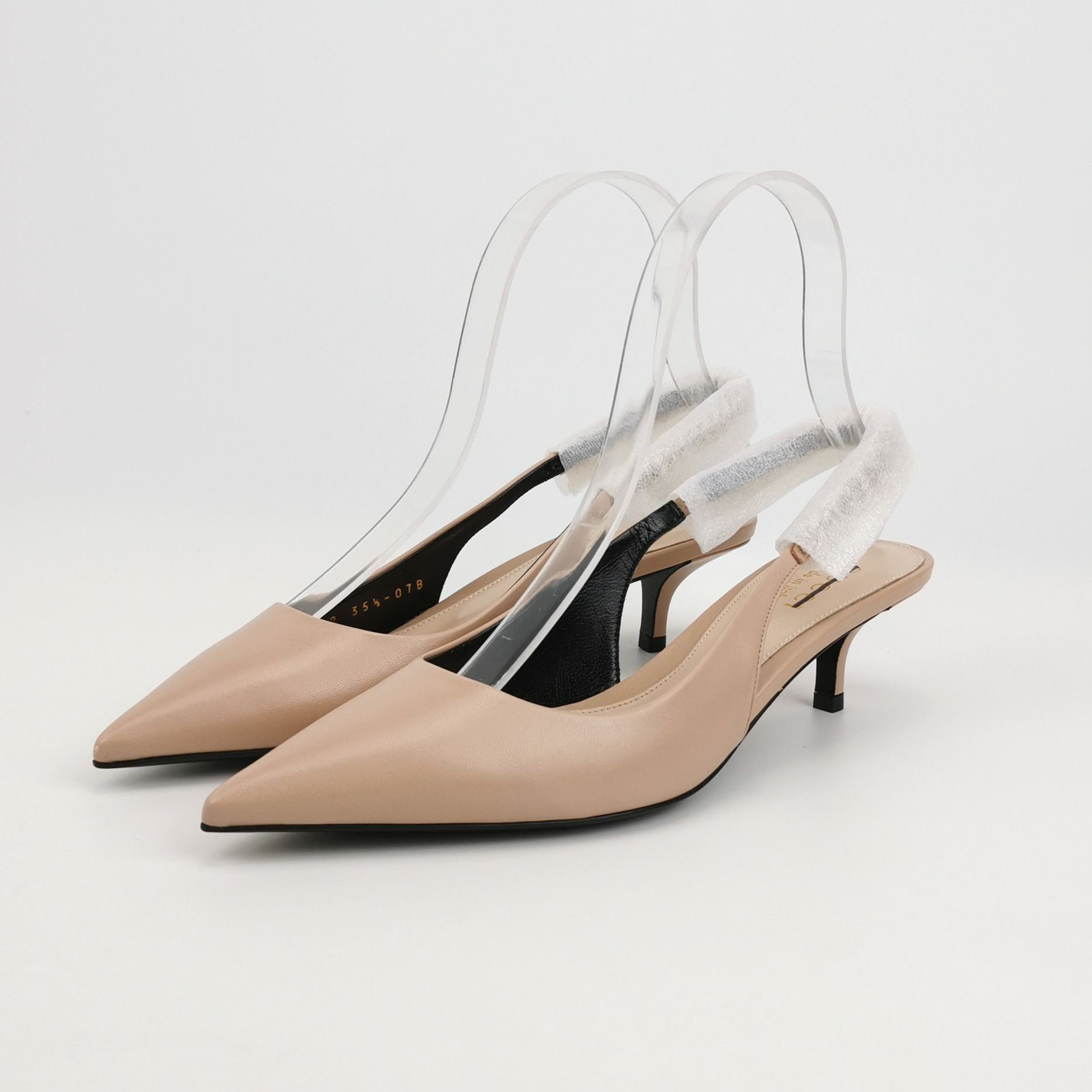 Gucci Gucci Women 5-5 Flats Size US 5.5 / IT 35.5 - 2 Thumbnail