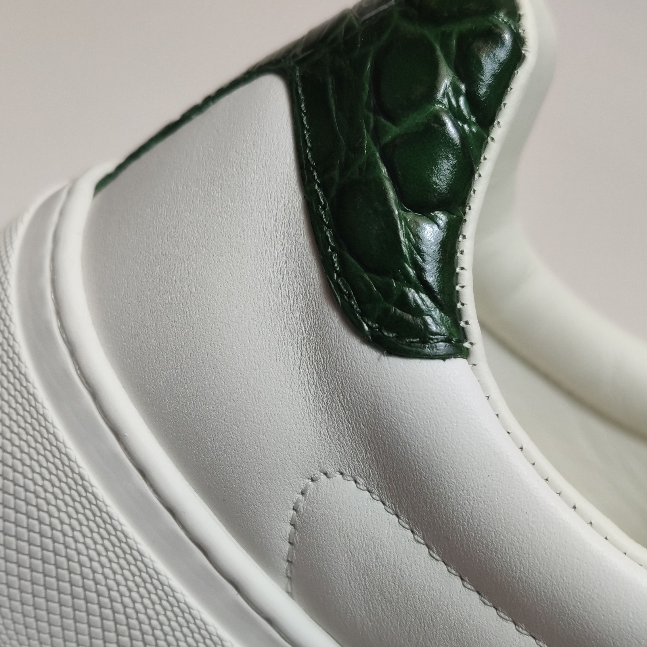 Gucci Gucci Women 9-5 Lowtop Sneakers Size US 9.5 / IT 39.5 - 10 Thumbnail
