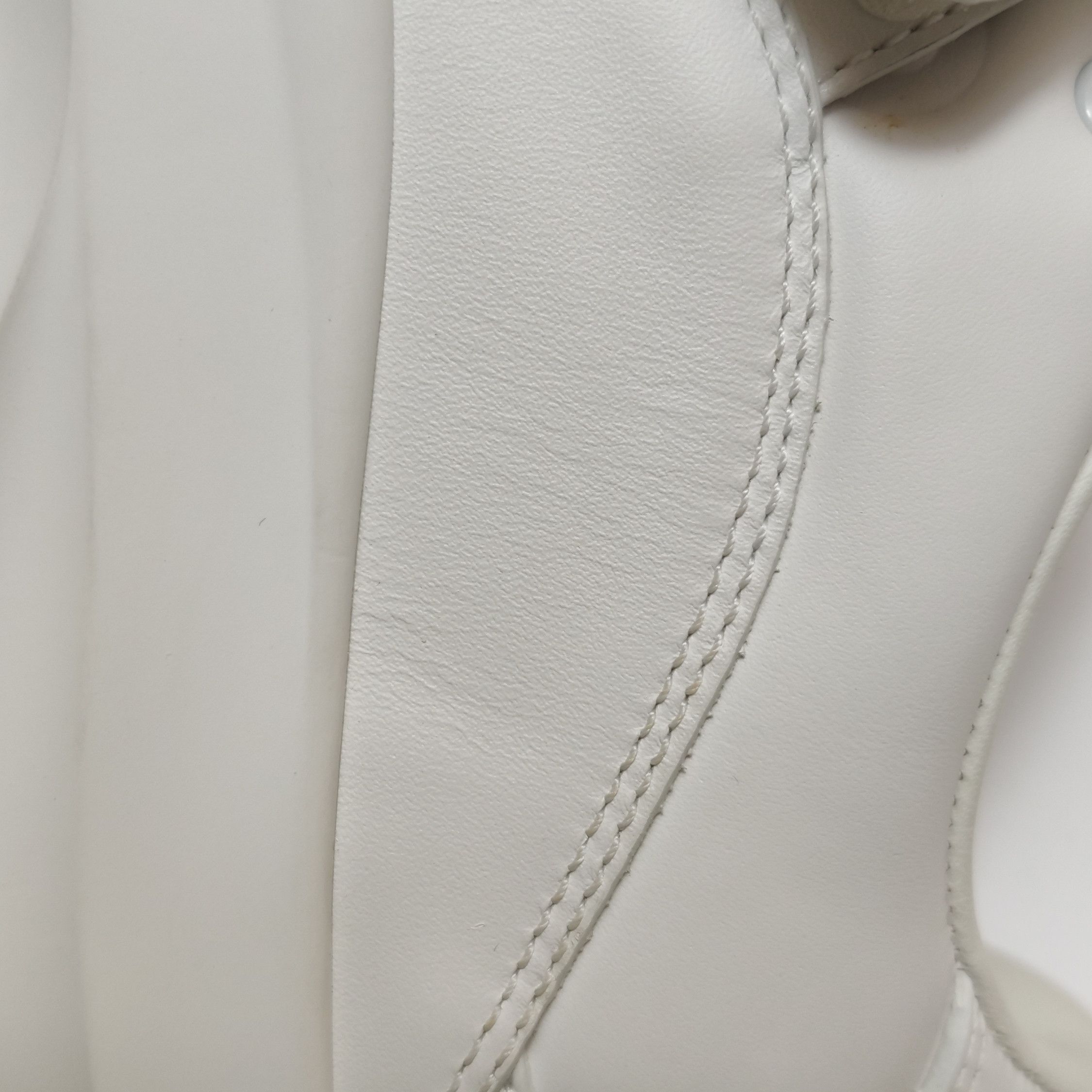 Gucci Gucci Women 7 Lowtop Sneakers Size US 7 / IT 37 - 11 Thumbnail