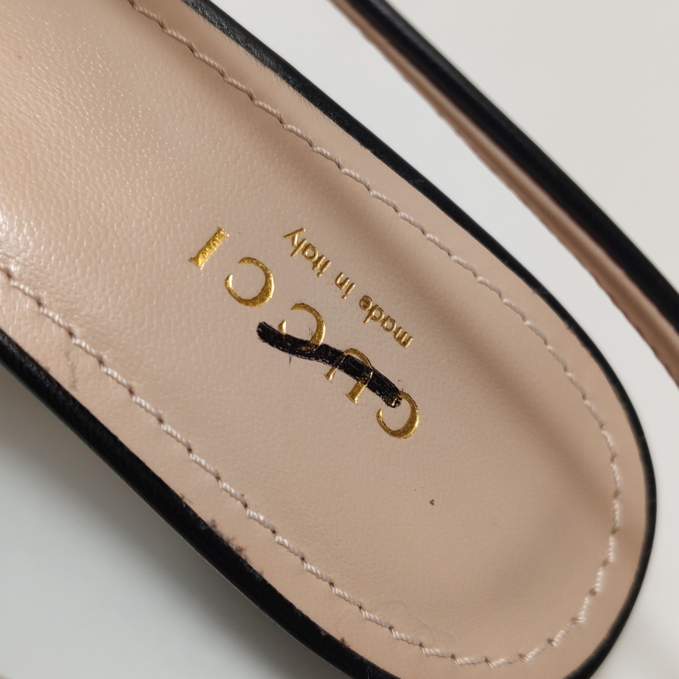 Gucci Gucci Women 7-5 Flats Size US 7.5 / IT 37.5 - 14 Thumbnail