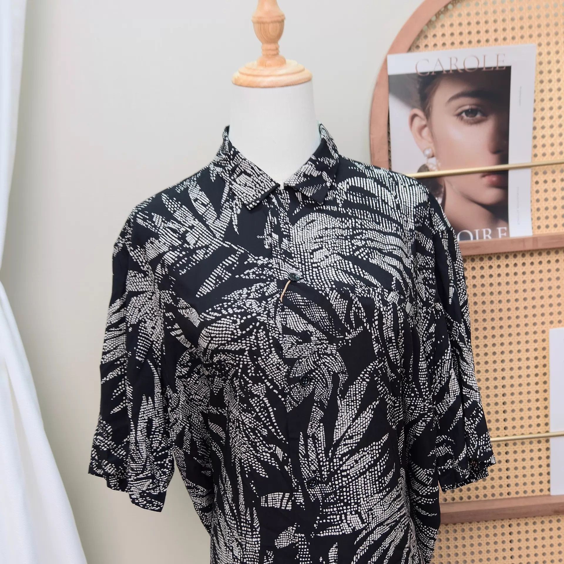 Yves Saint Laurent Vibrant Polka Dot and Leaf Short Sleeve Shirt Size US M / EU 48-50 / 2 - 3 Thumbnail