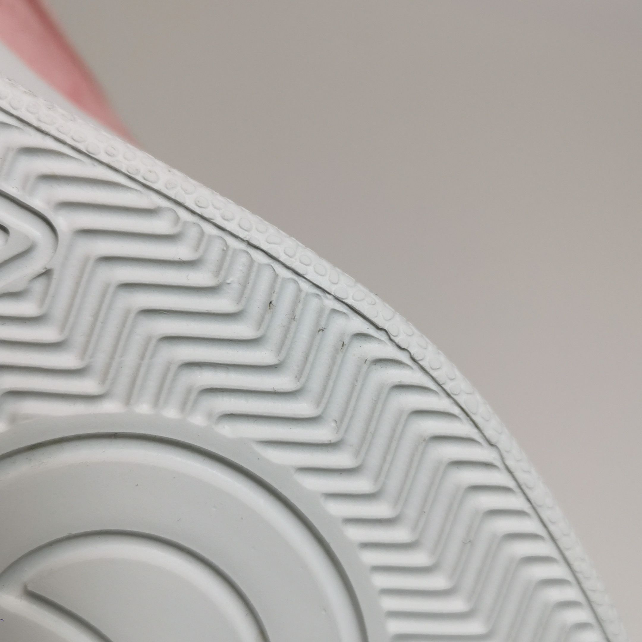 Gucci Gucci Women 6-5 Lowtop Sneakers Size US 6.5 / IT 36.5 - 8 Thumbnail