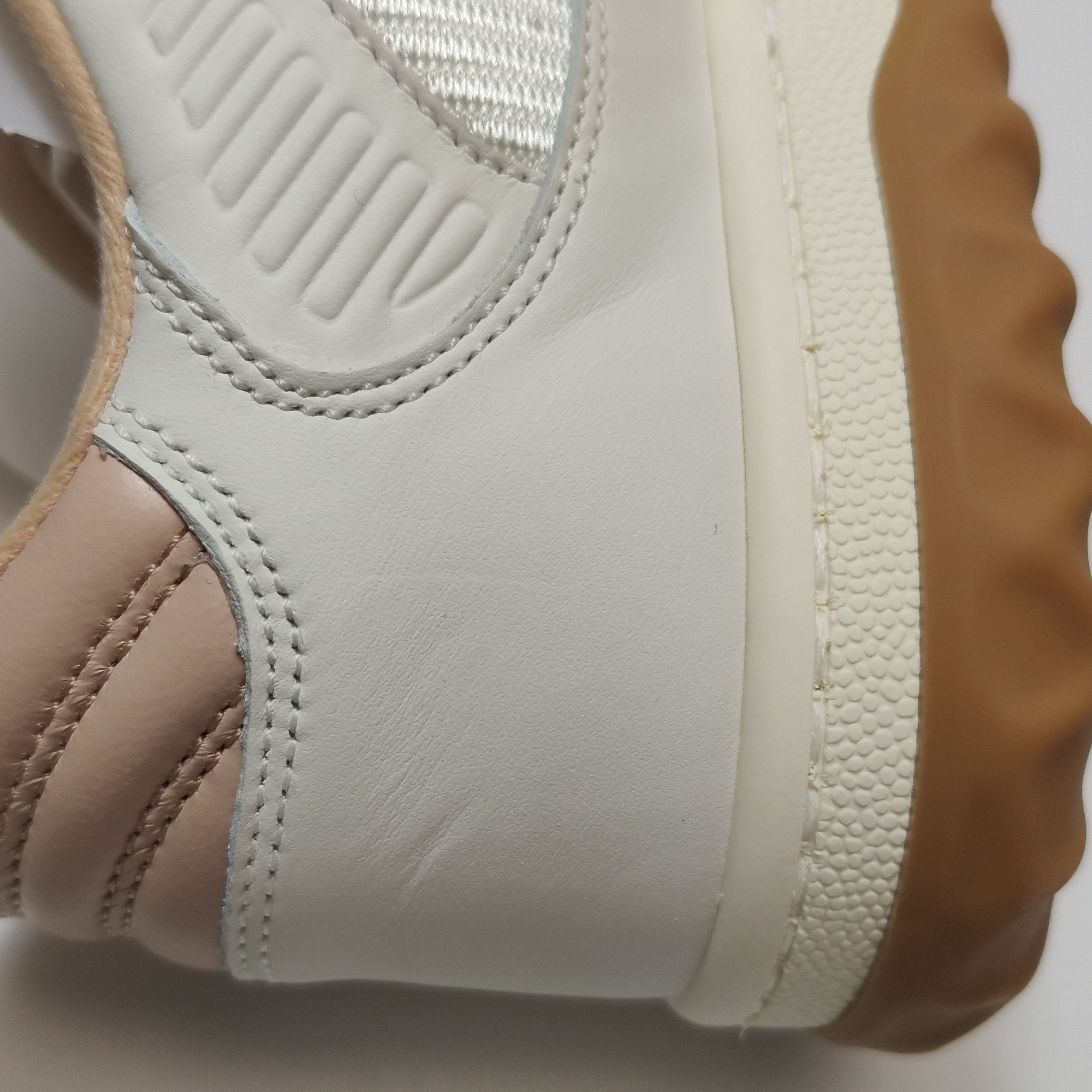 Gucci Gucci Women 6-5 Lowtop Sneakers Size US 6.5 / IT 36.5 - 9 Thumbnail