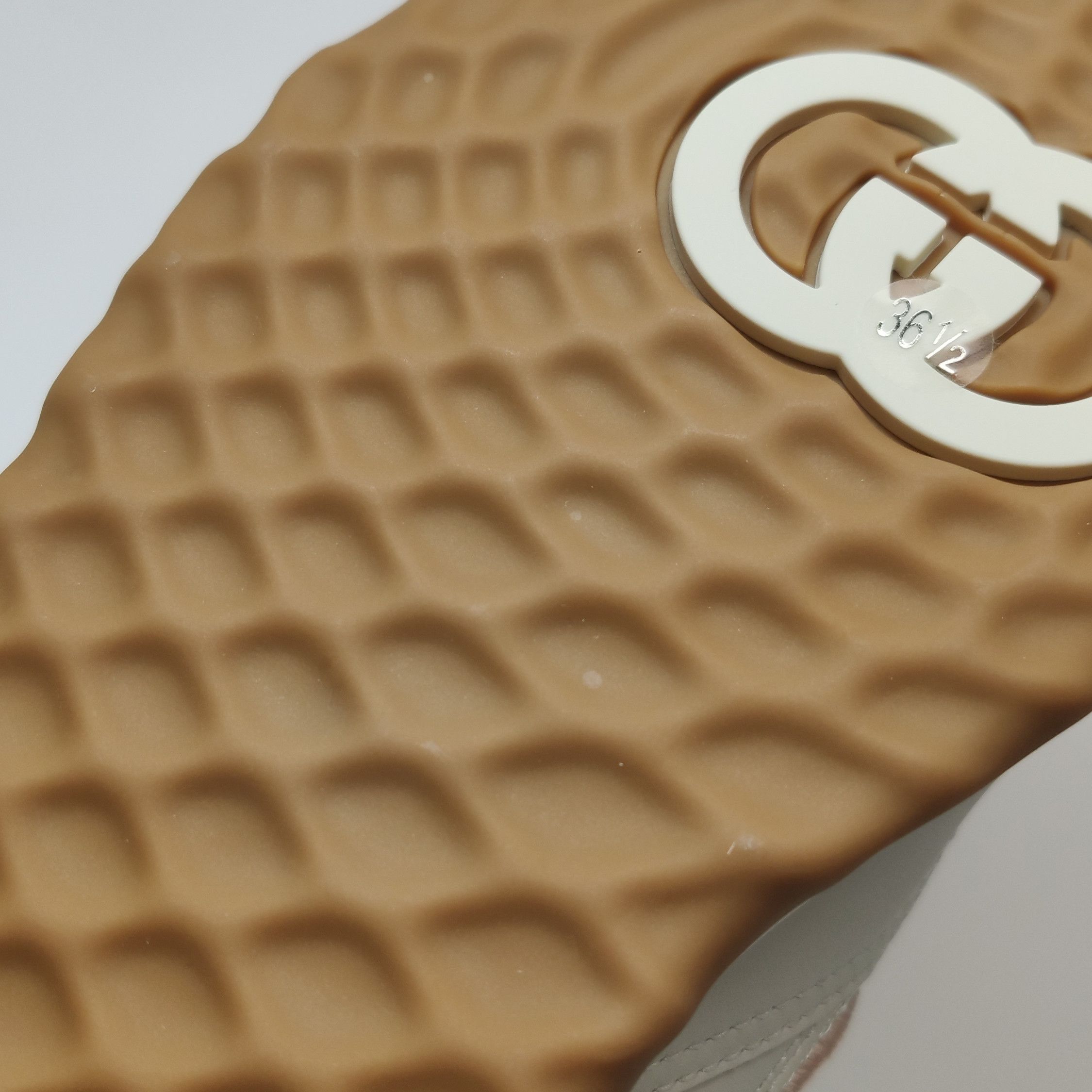 Gucci Gucci Women 6-5 Lowtop Sneakers Size US 6.5 / IT 36.5 - 8 Thumbnail