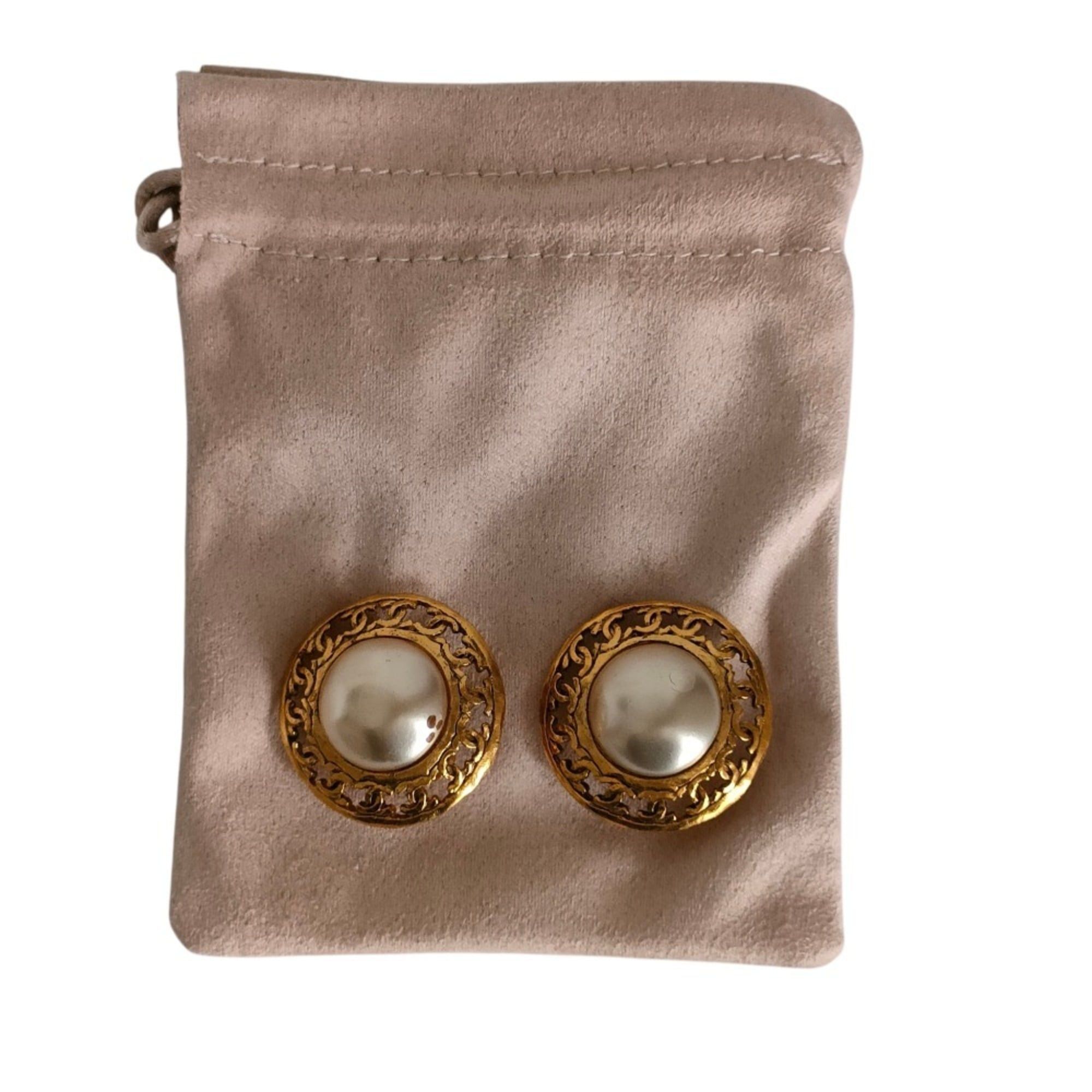 Chanel CHANEL 25 Coco Mark Metal Faux Pearl Clip Earrings, Gold Color, Women's Accessory Size ONE SIZE - 6 Thumbnail