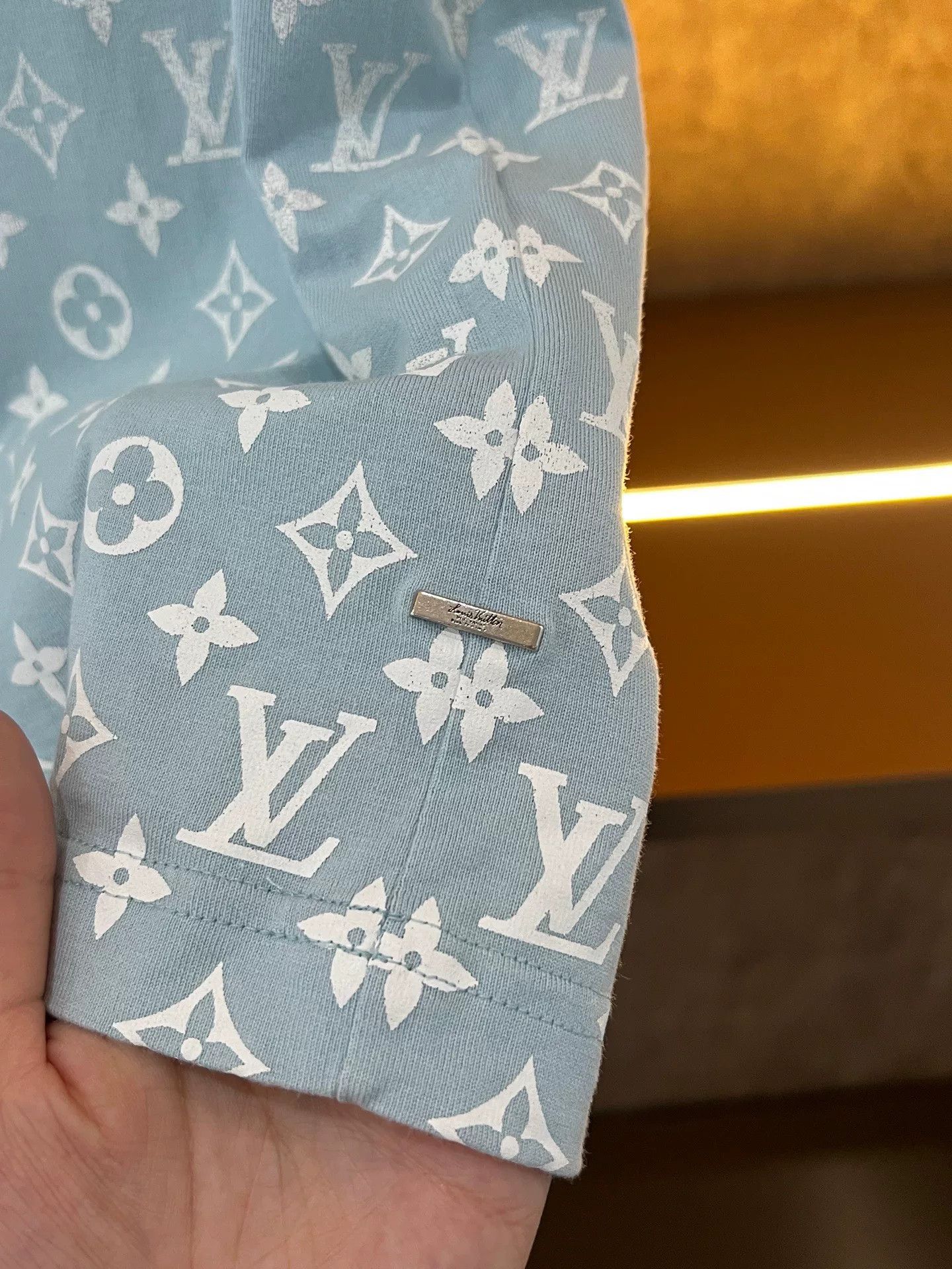 Louis Vuitton LV Sky Blue Gradient Short-Sleeve Size US S / EU 44-46 / 1 - 3 Thumbnail
