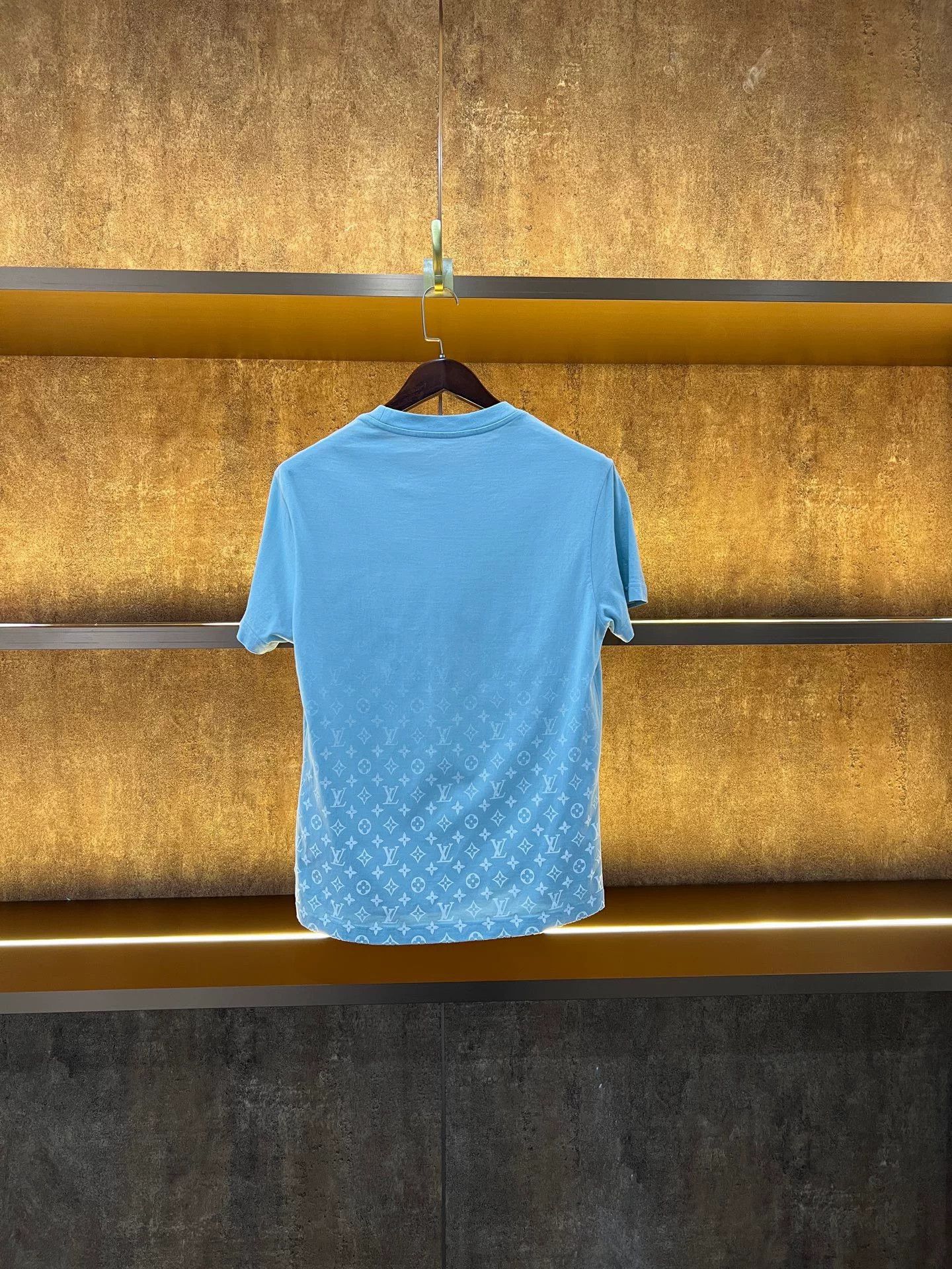 Louis Vuitton LV Sky Blue Gradient Short-Sleeve Size US S / EU 44-46 / 1 - 2 Thumbnail