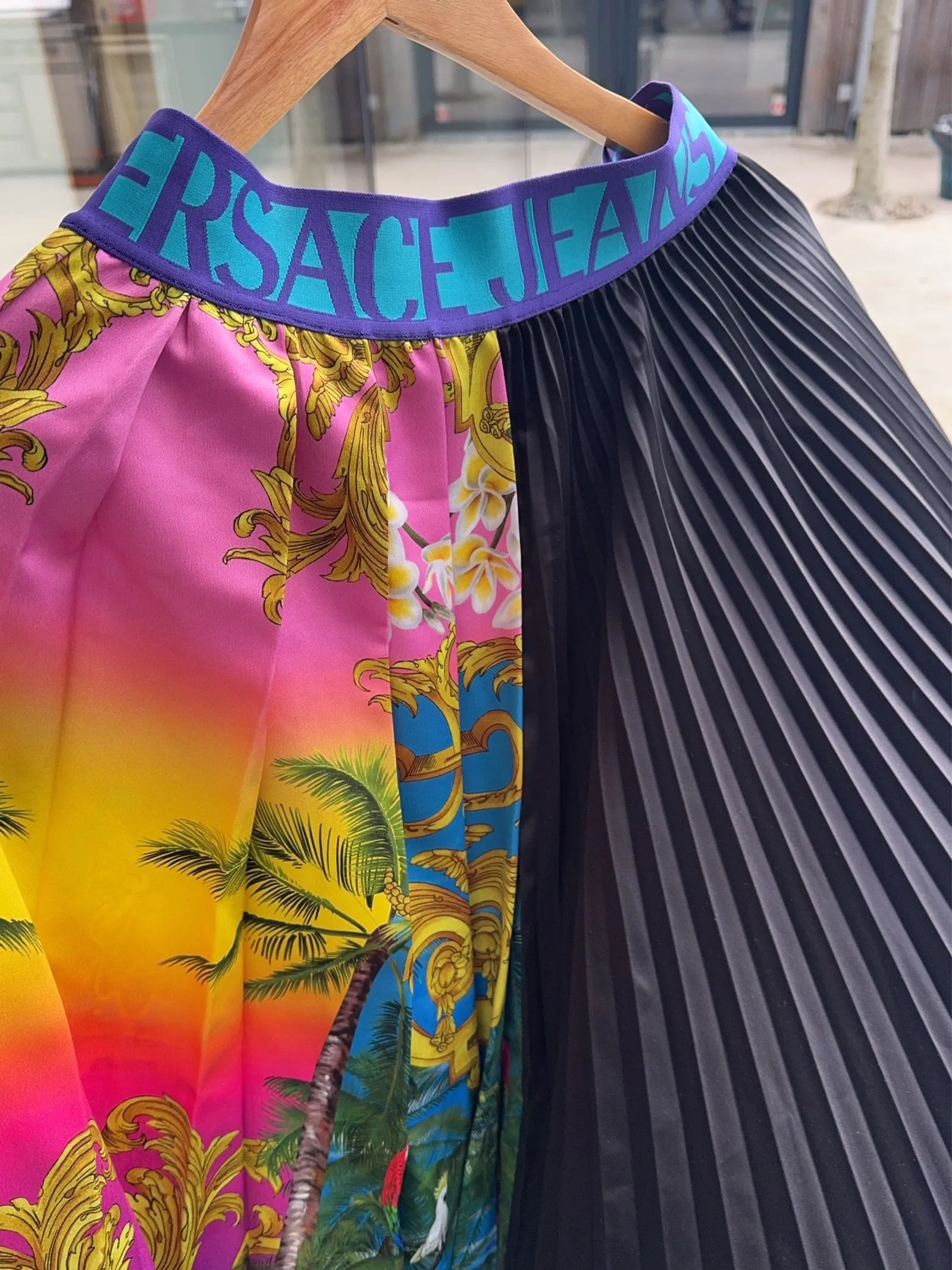 Versace Versace Skirt Size 28" / US 6 / IT 42 - 3 Thumbnail