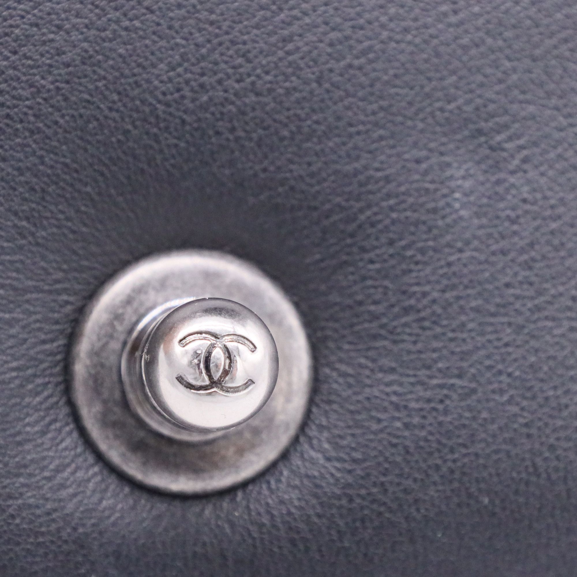 Chanel Chanel Boy Old Medium Shoulder Bag in Black Calf Leather Size ONE SIZE - 8 Thumbnail