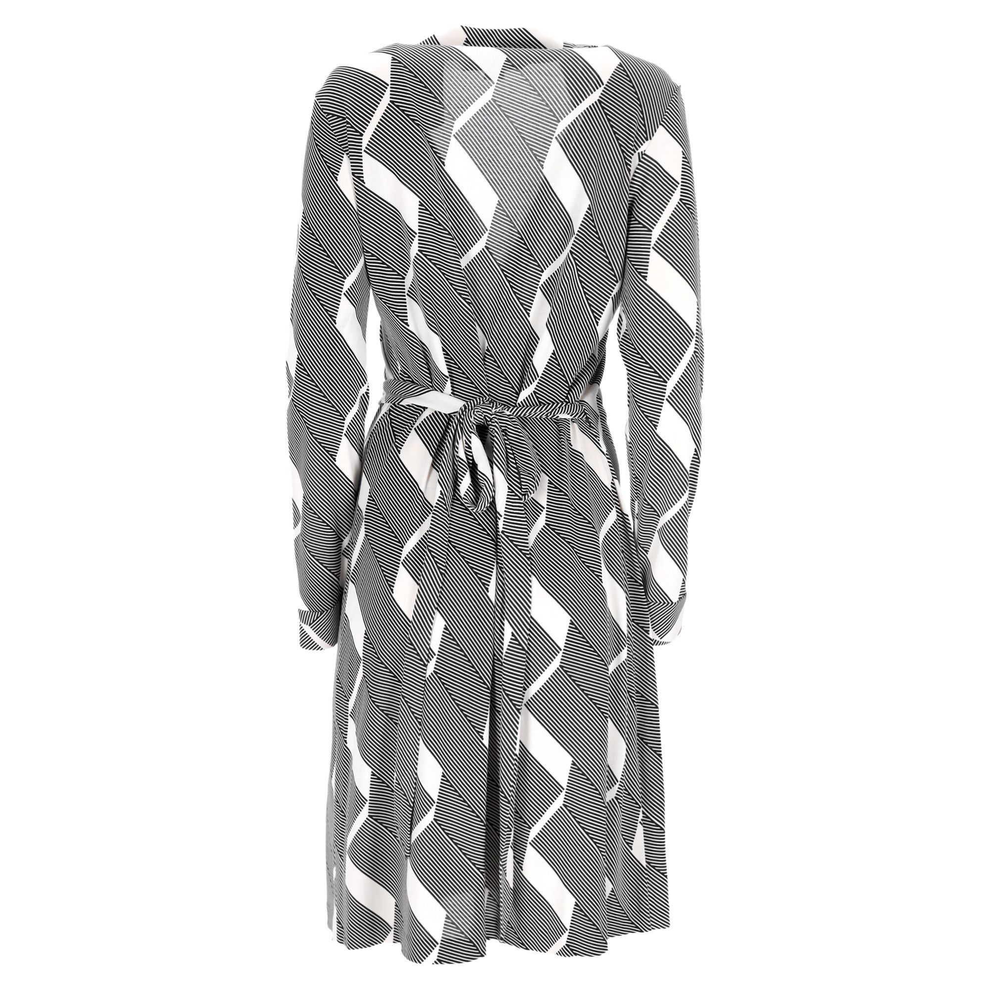 Diane von Furstenberg Diane Von Furstenberg Geometric Knee-Length Wrap Dress in B Size S / US 4 / IT 40 - 3 Thumbnail