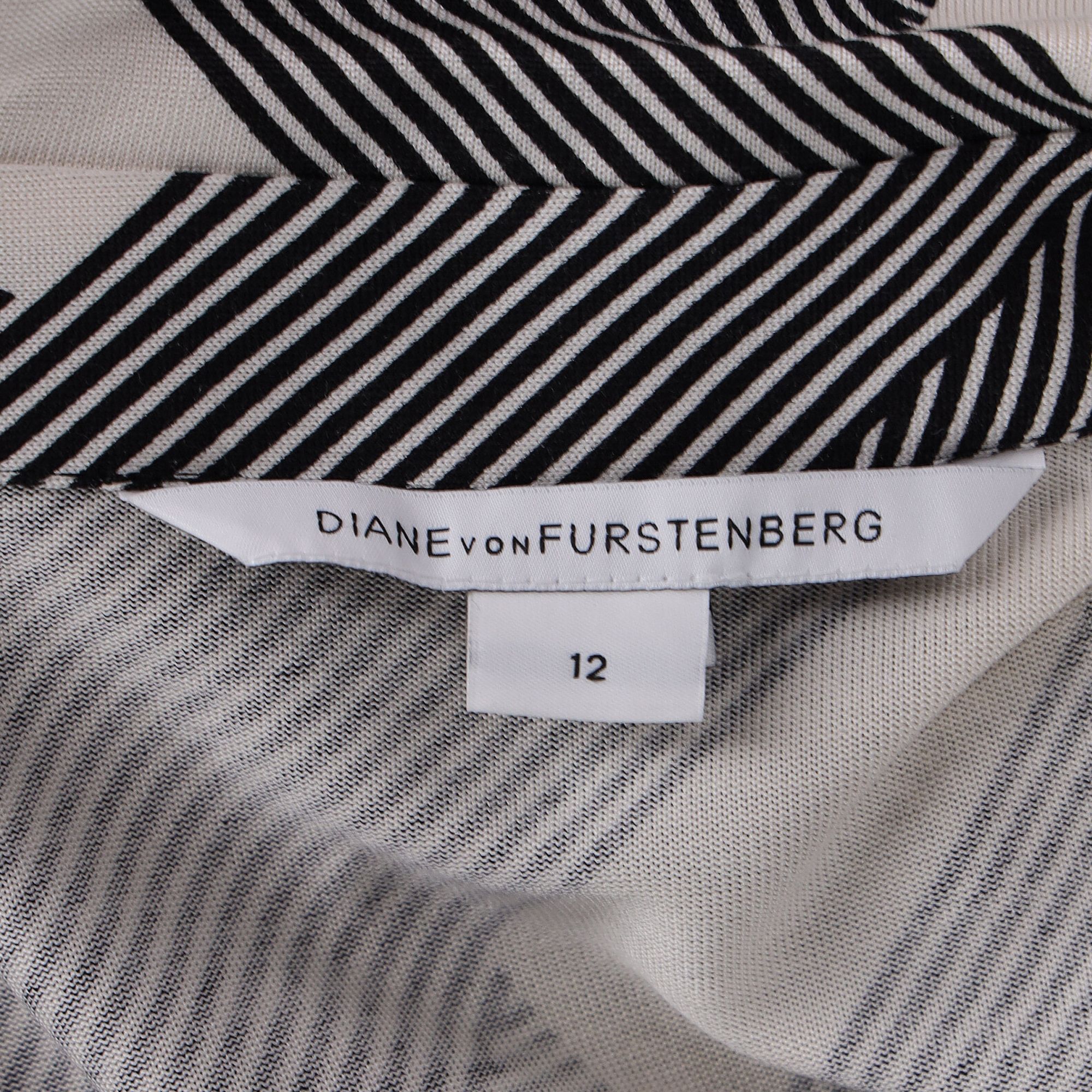 Diane von Furstenberg Diane Von Furstenberg Geometric Knee-Length Wrap Dress in B Size S / US 4 / IT 40 - 4 Thumbnail