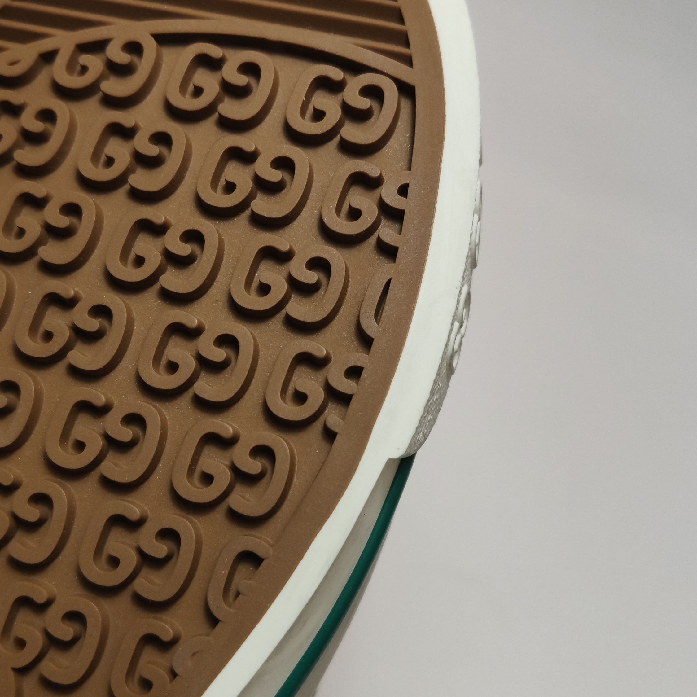 Gucci Gucci Women 6-5 Lowtop Sneakers Size US 6.5 / IT 36.5 - 7 Thumbnail