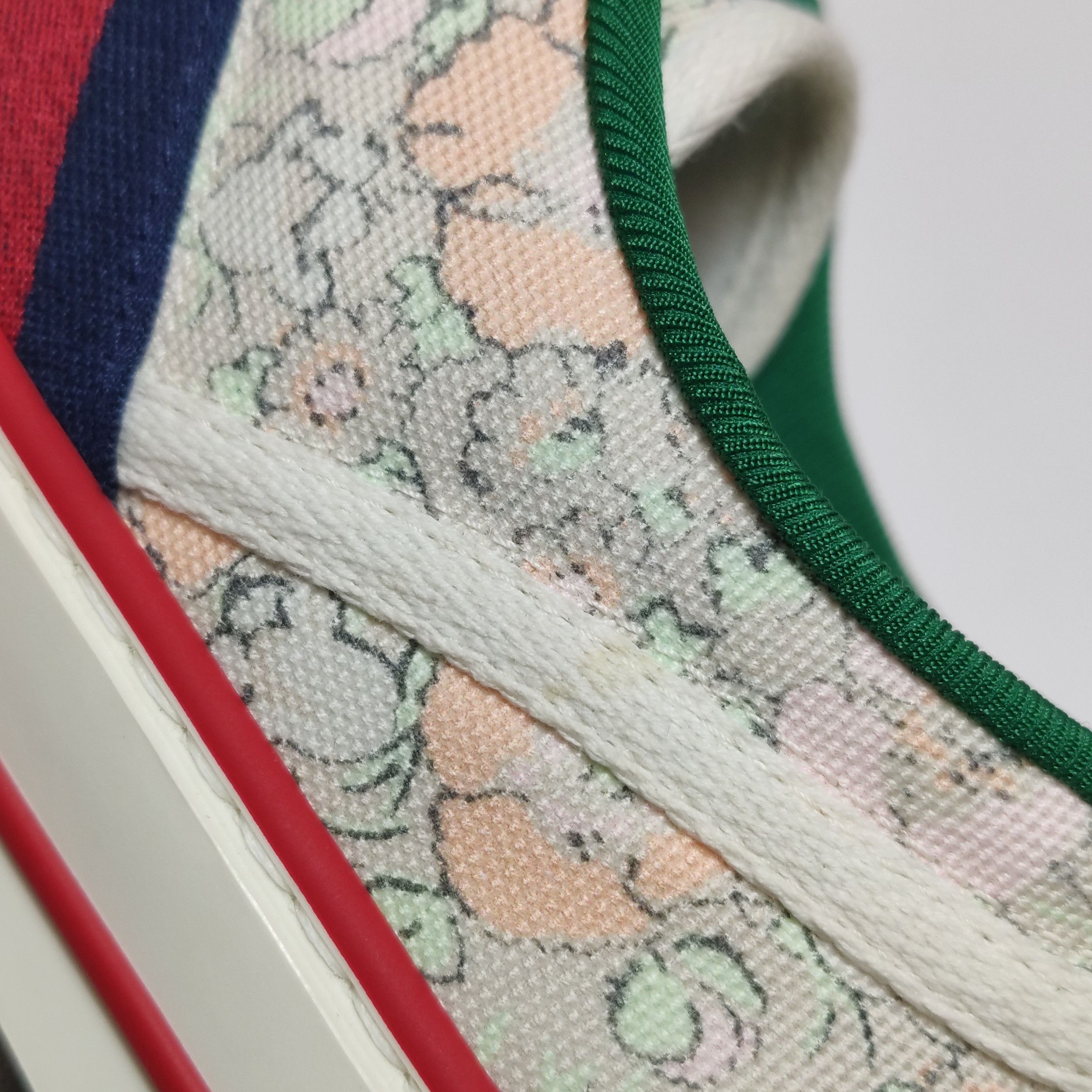 Gucci Gucci Women 7-5 Lowtop Sneakers Size US 7.5 / IT 37.5 - 7 Thumbnail