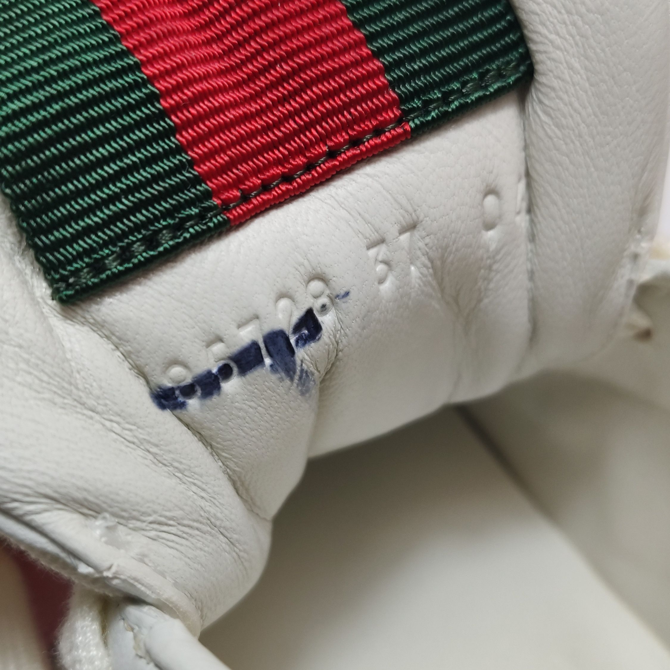 Gucci Gucci Women 7 Lowtop Sneakers Size US 7 / IT 37 - 11 Thumbnail