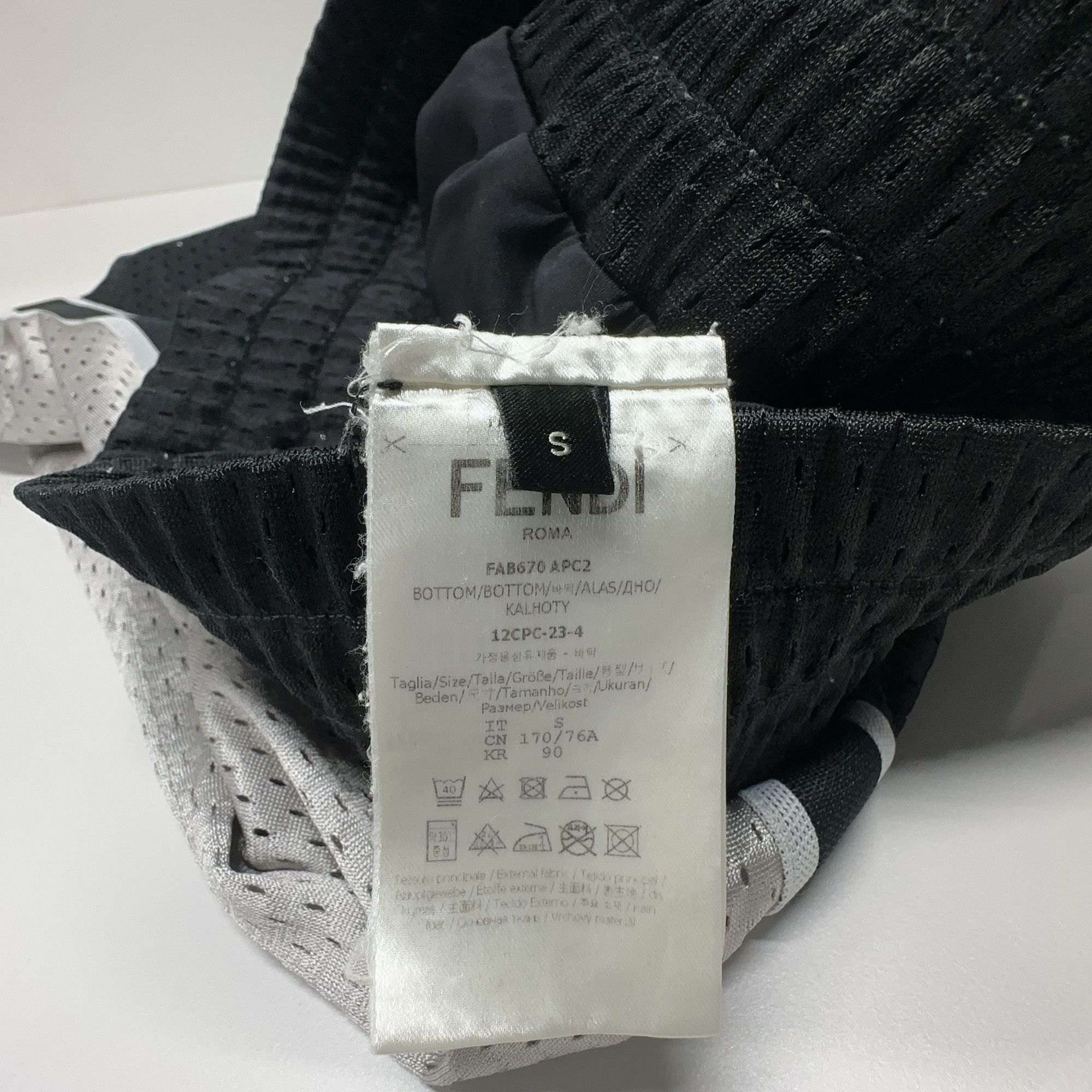 Fendi Fendi Logo Mesh Shorts Size S Size US 30 / EU 46 - 3 Thumbnail