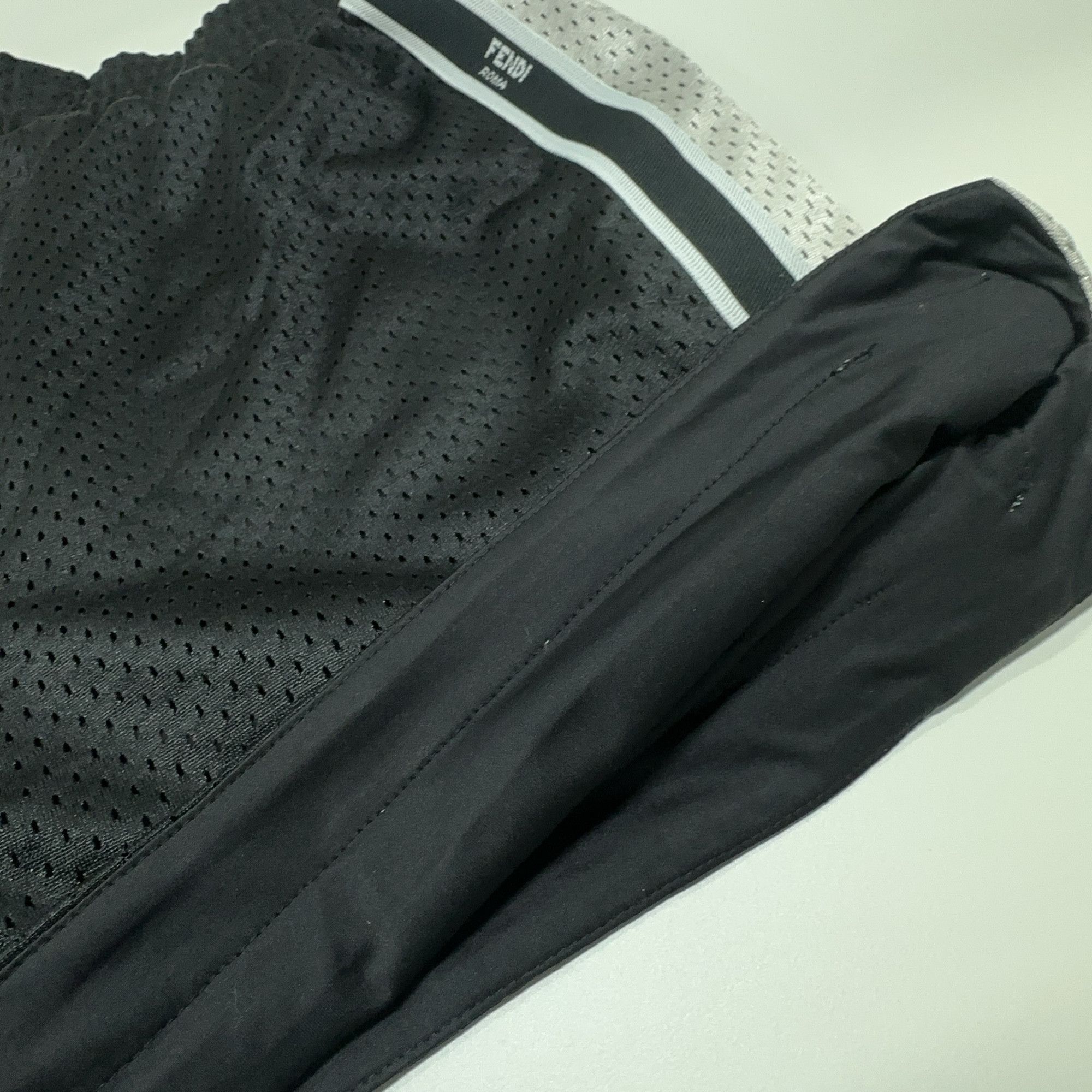 Fendi Fendi Logo Mesh Shorts Size S Size US 30 / EU 46 - 7 Thumbnail