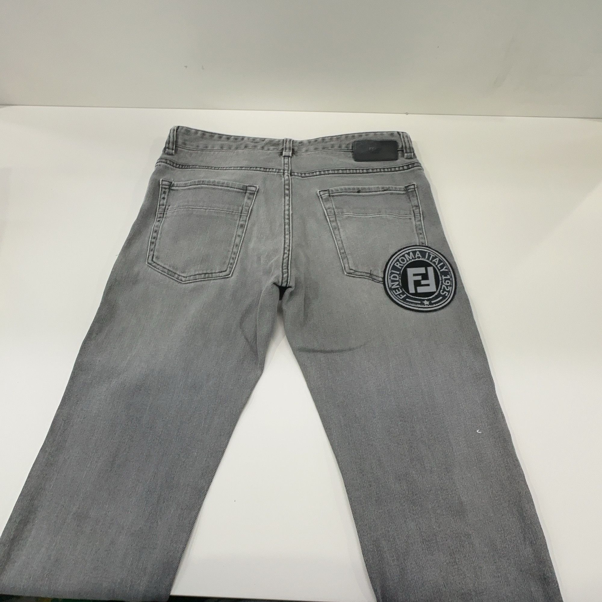 Fendi Fendi Logo Patch Jeans Size 32 Size US 32 / EU 48 - 8 Thumbnail